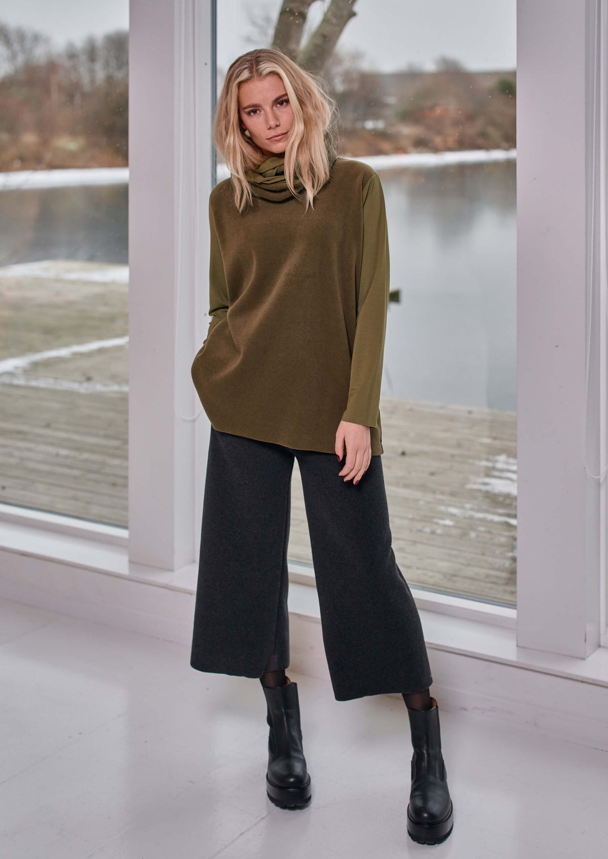 Fleece trousers in soft black