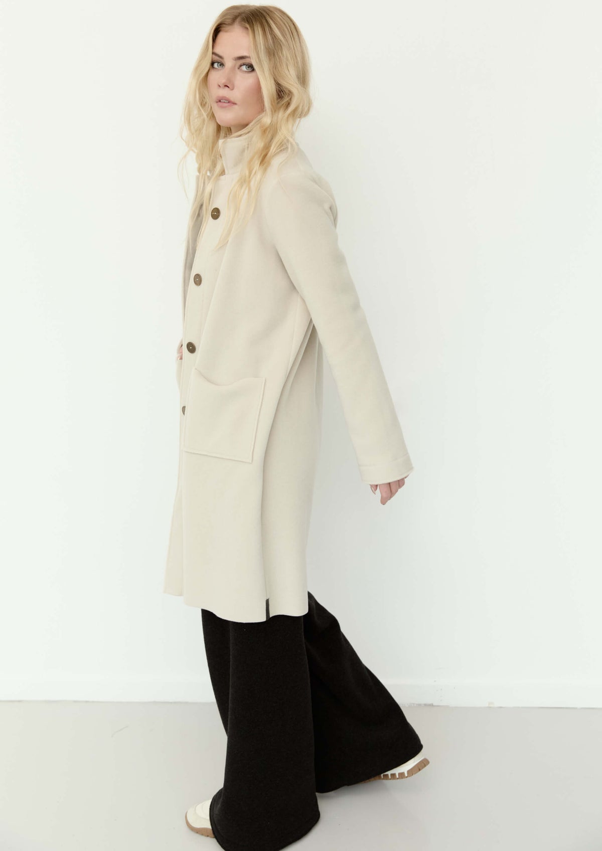 HSCPH Jacket 7182 with a clean and comfortable silhouette
