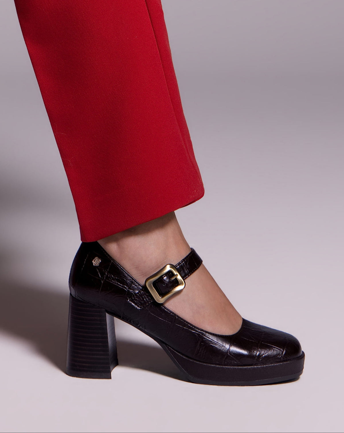 Carmela women’s court shoes 16430402 with buckle fastening