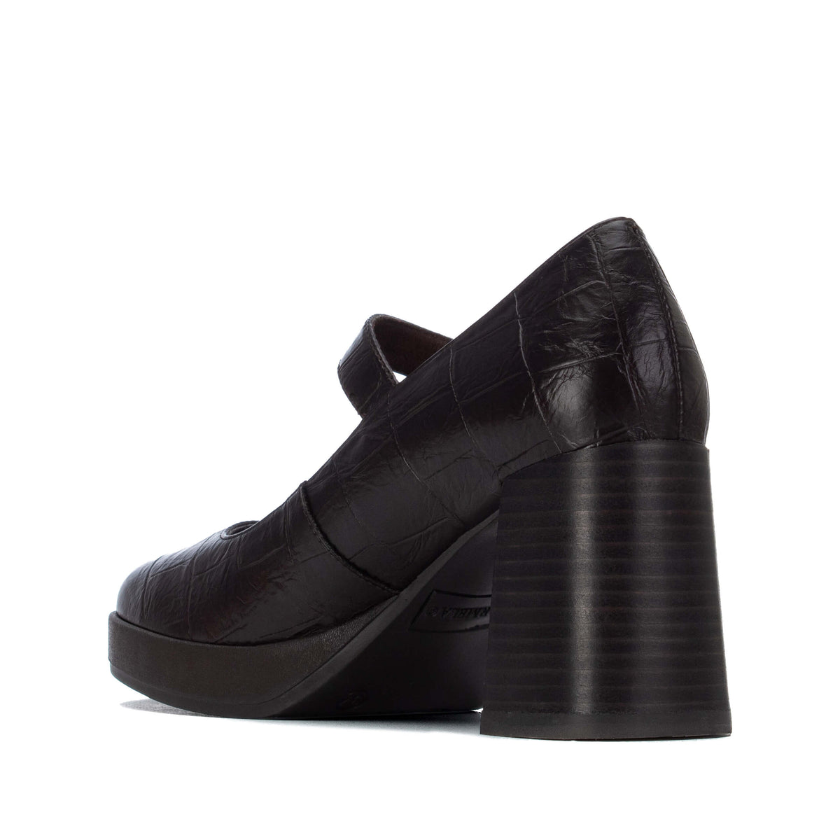 Women’s leather-look shoes with flexible non-slip soles
