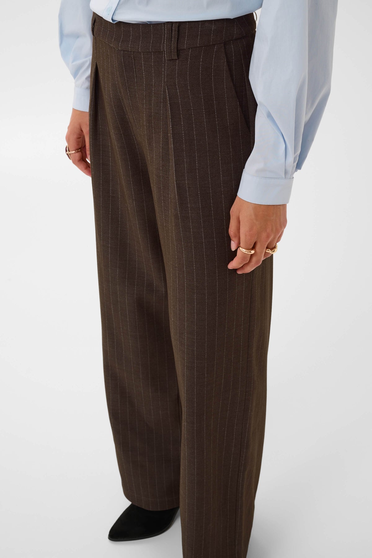 Cream high-rise trousers with front pleats