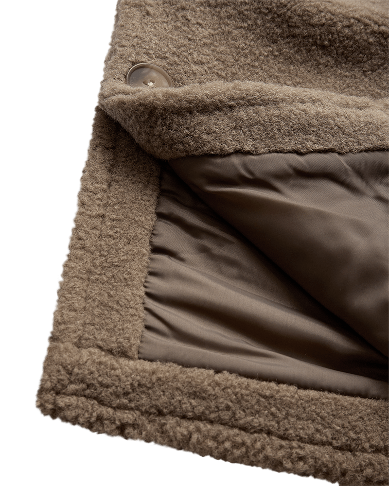 Freequent brown teddy cape with button fastening