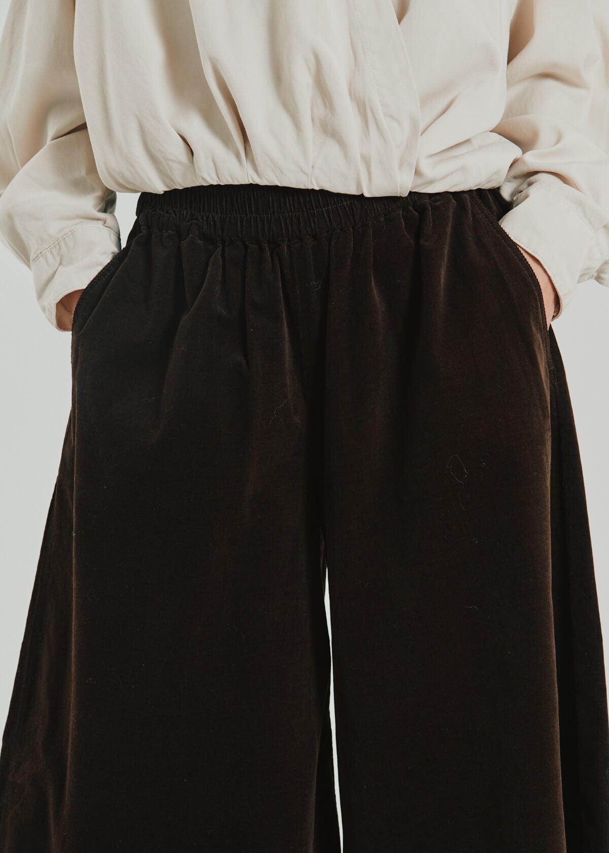 Women’s Freequent Olana Pants featuring side and back pockets