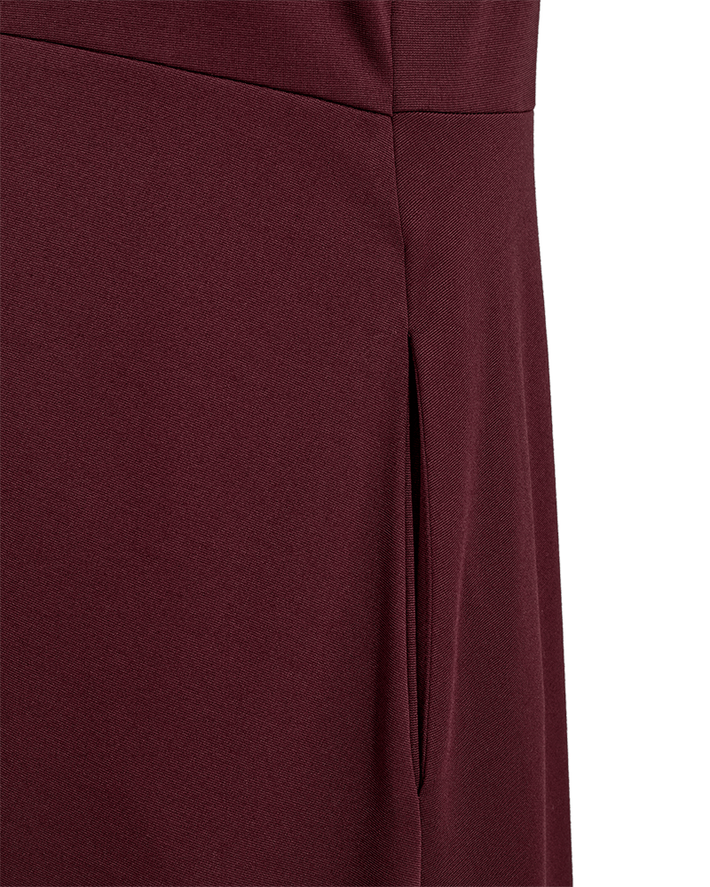 Close-up of a burgundy dress with pockets from Freequent