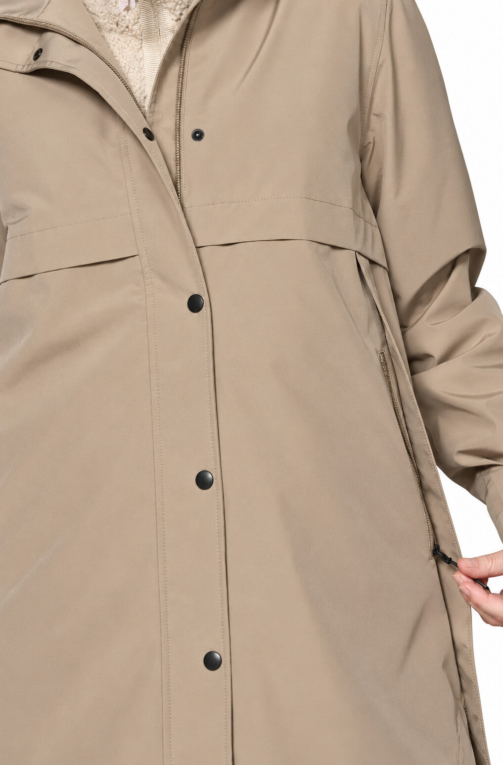 Detail view of ILSE JACOBSEN DashRain02 padded raincoat showing a front pocket, snap fastening and sleeve