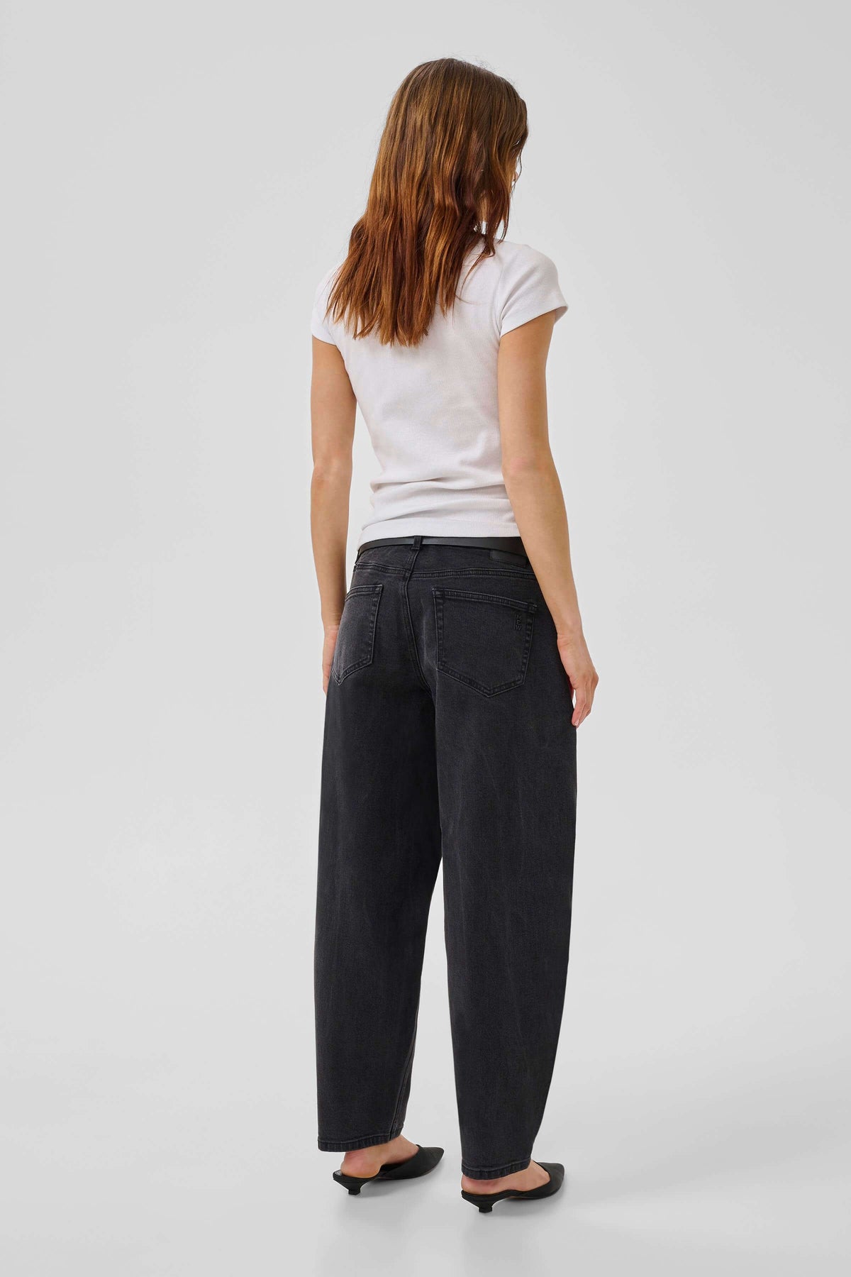 Barrel leg jeans in black
