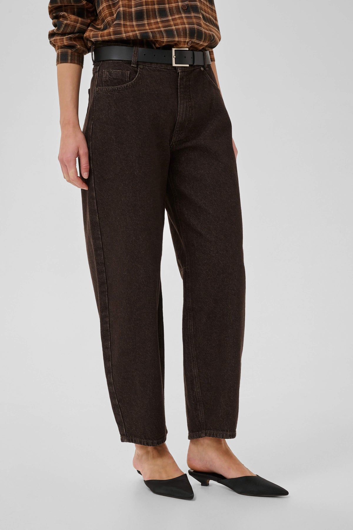 My Essential Wardrobe Lance High-Rise Barrel Jeans style 10705620