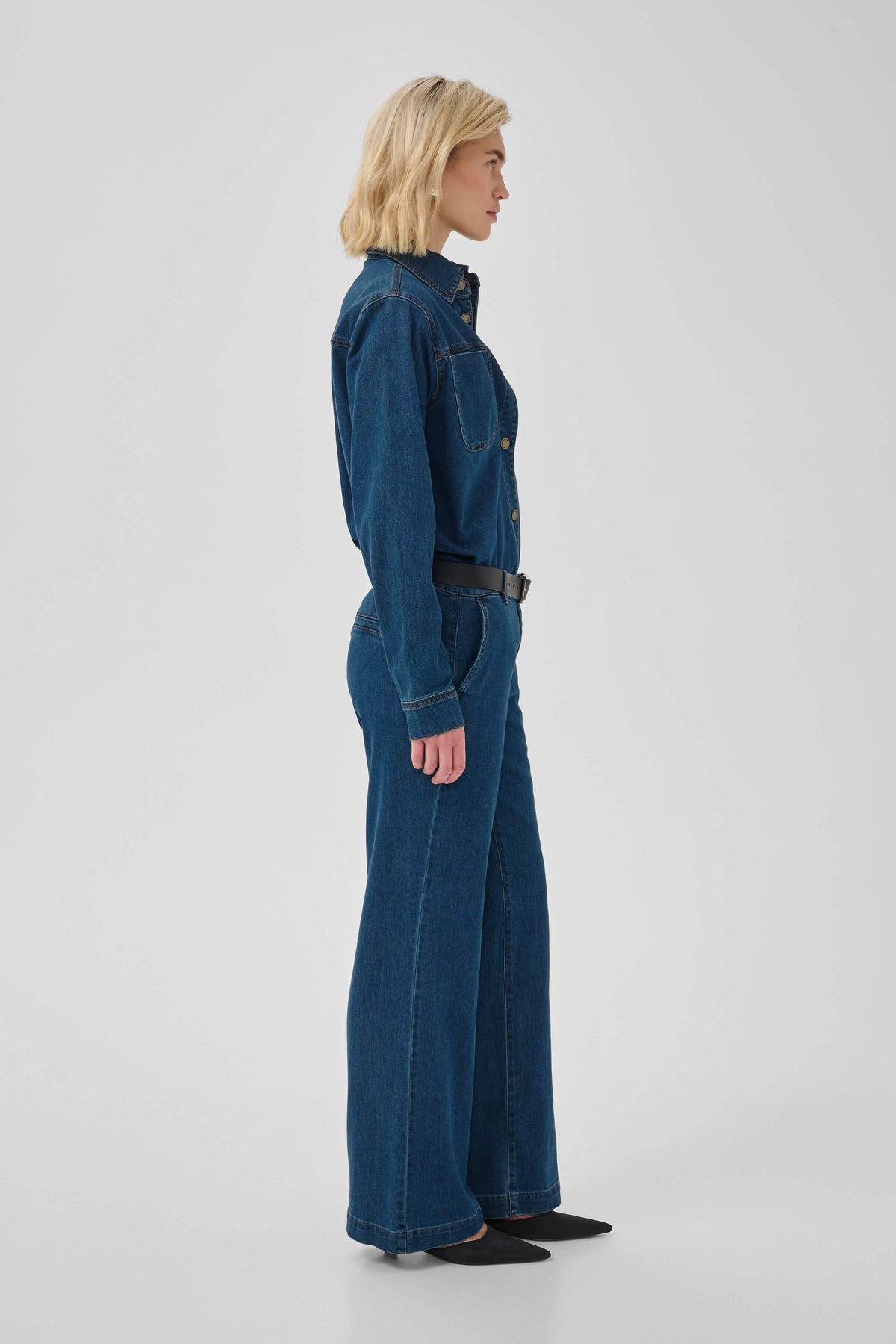 The Lara 115 wide-leg jeans styled on a model