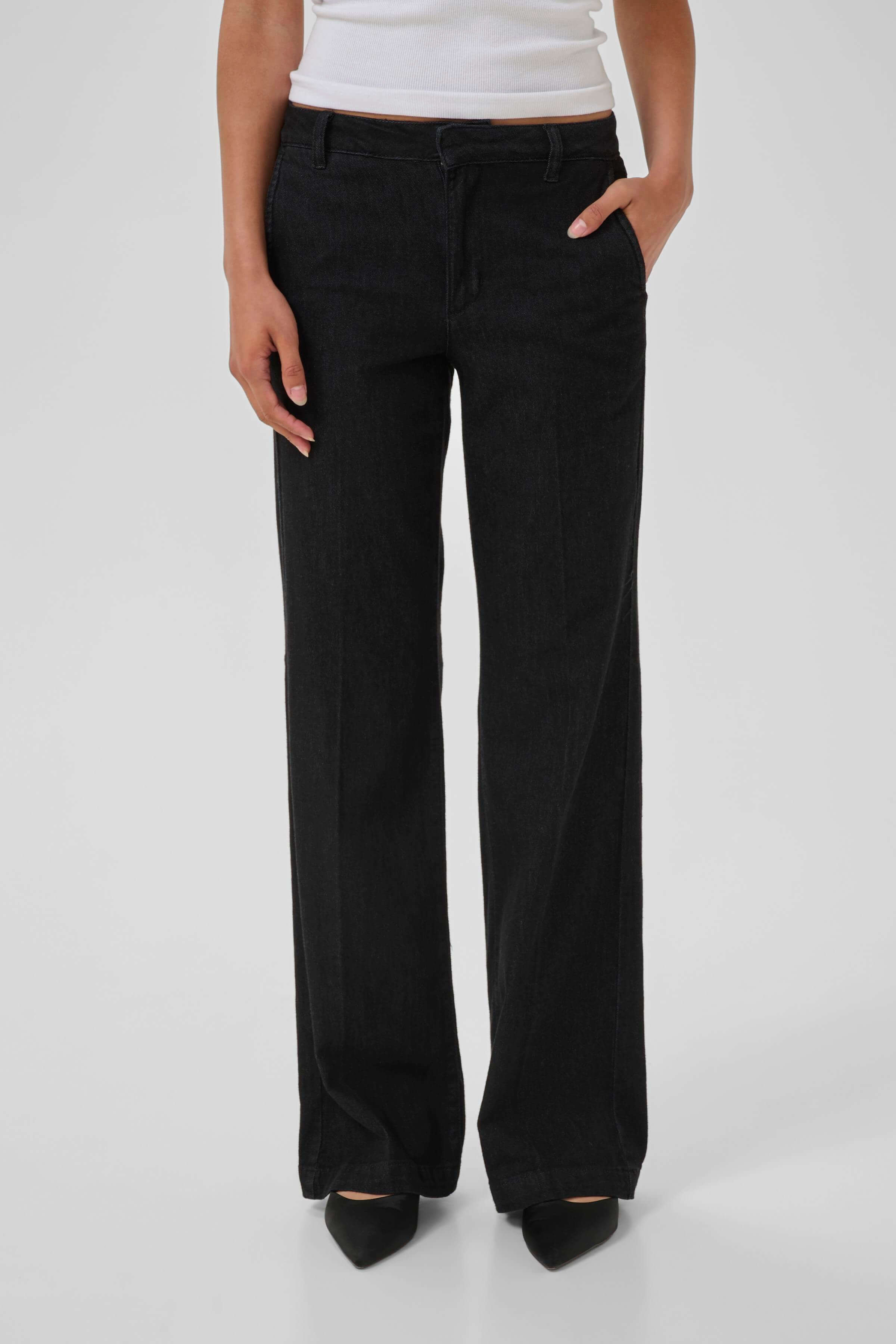 My essential wardrobe black jeans Lara