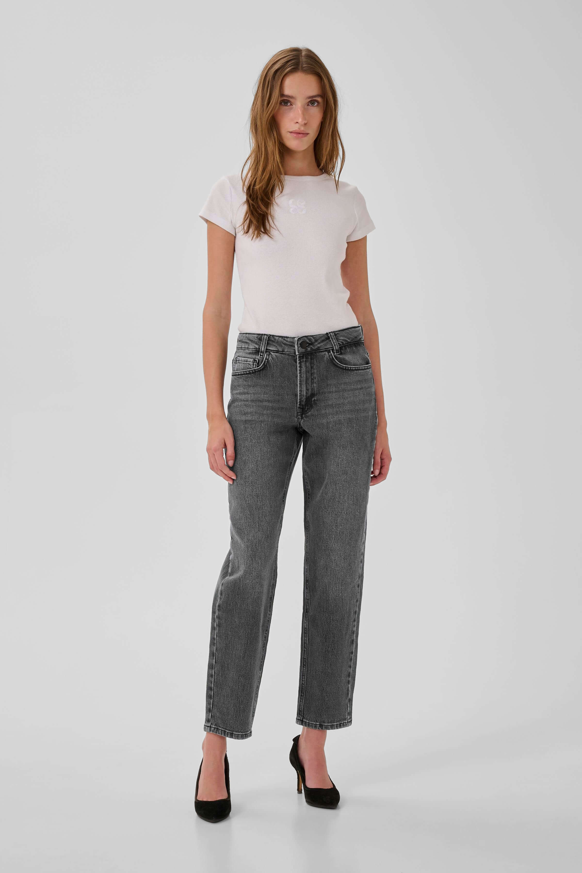 Women’s relaxed-fit tapered jeans by My Essential Wardrobe