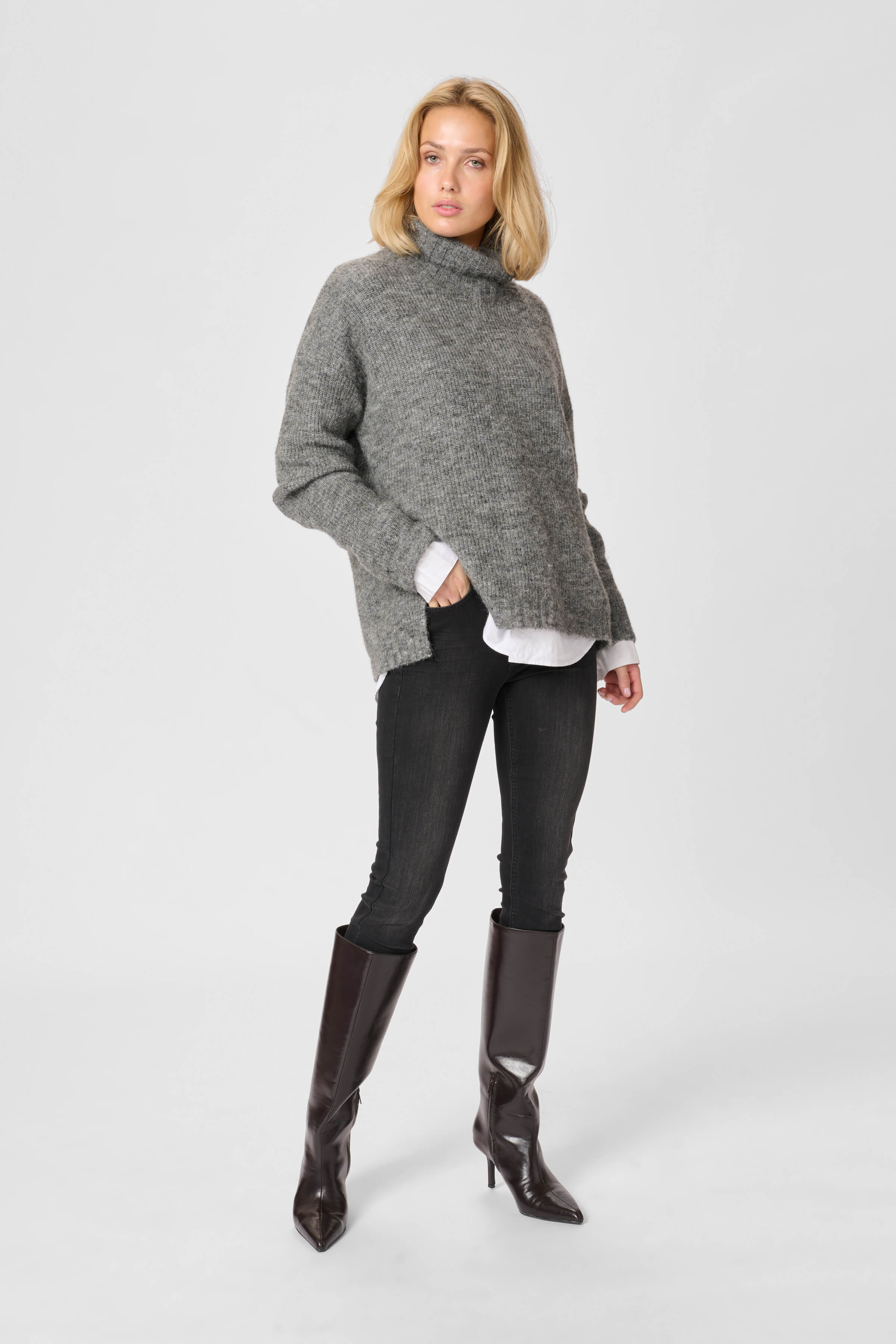 Front view of the Nora High high-waisted jeans