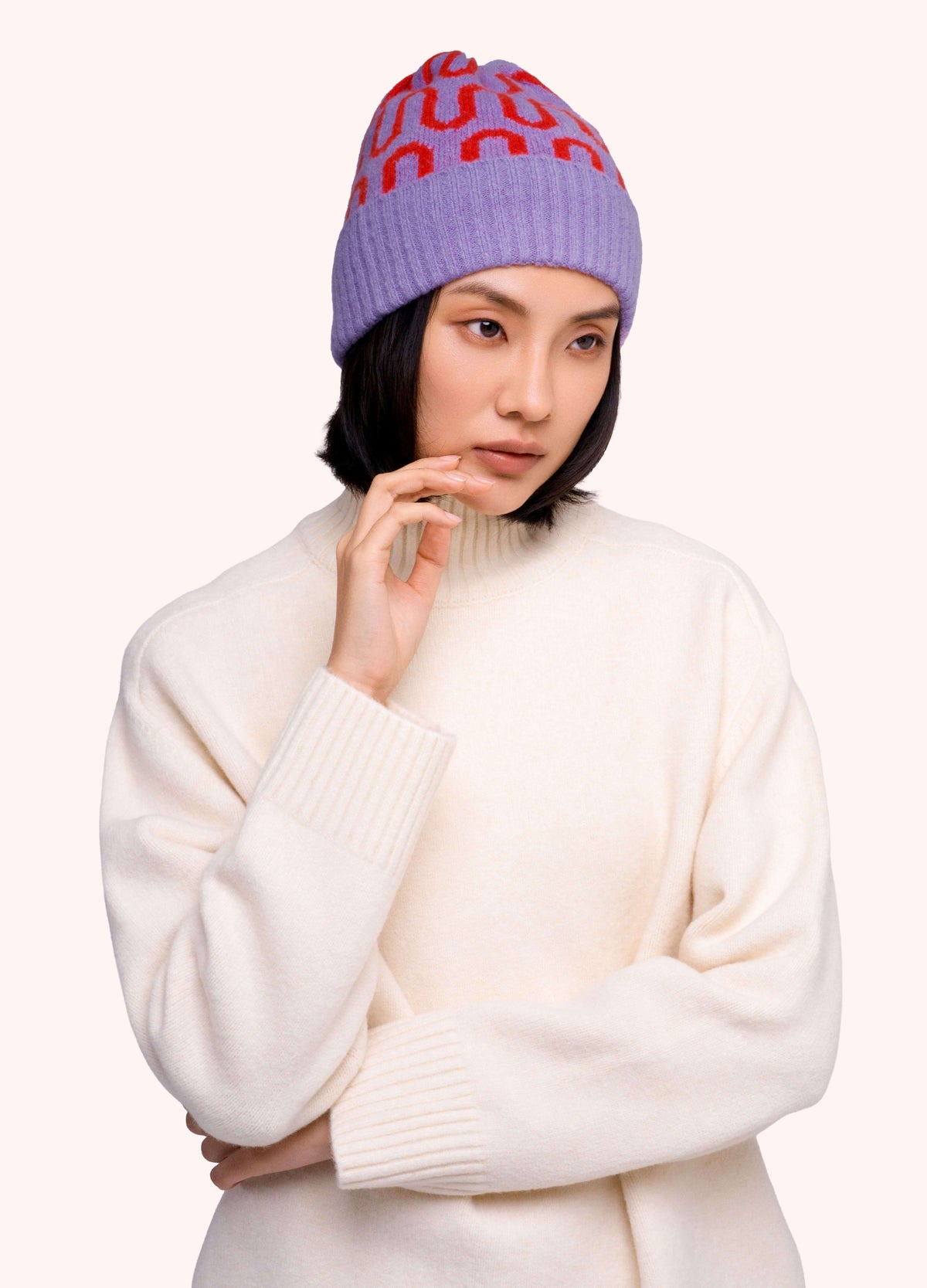 Powder lilac and red women’s winter hat