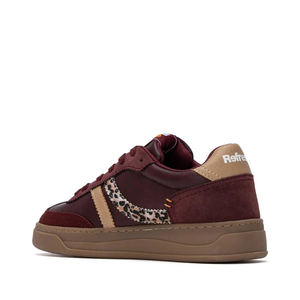 Refresh retro trainers with contrasting side panels