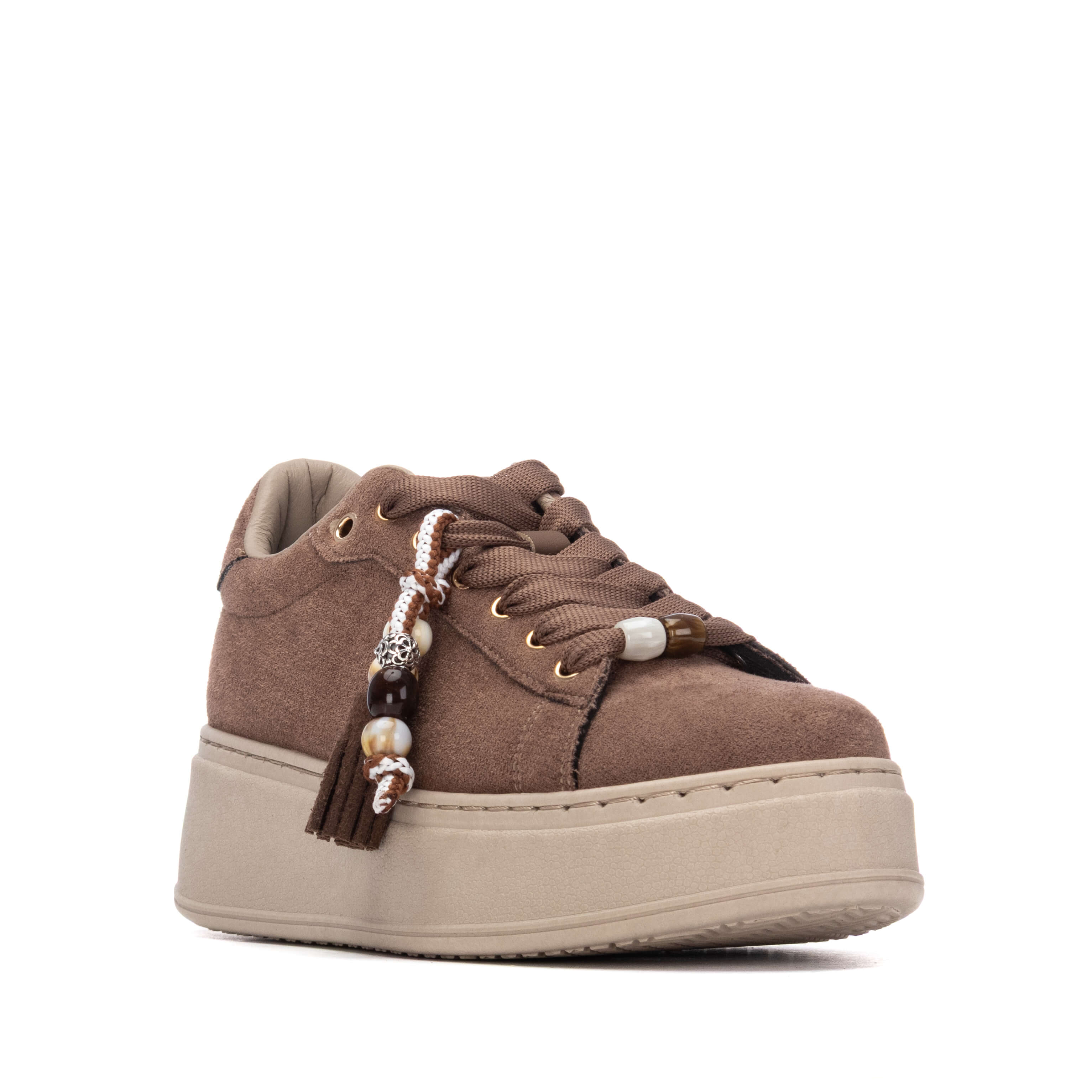 Refresh casual runners featuring adjustable laces and a chunky rubber sole