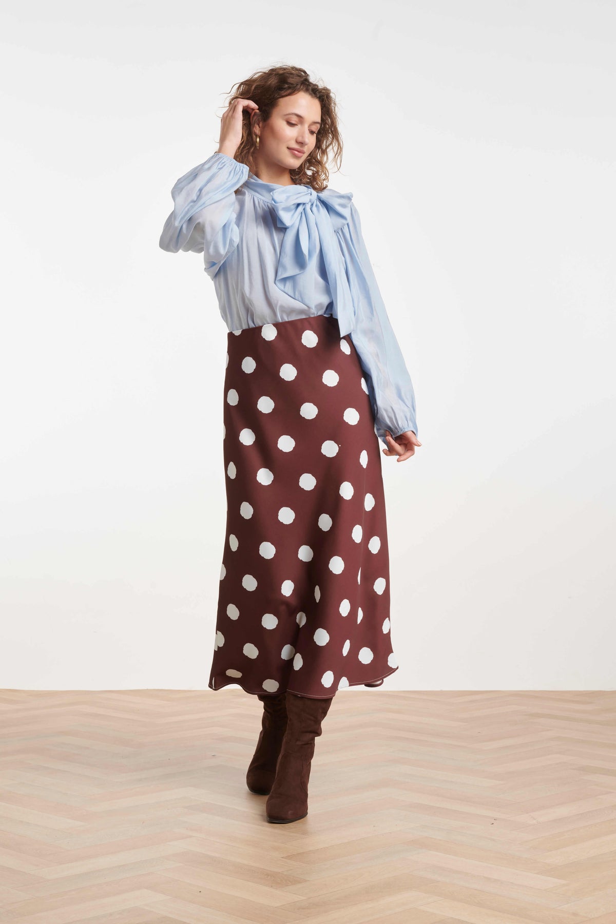 Smashed Lemon spotted satin-look midi skirt