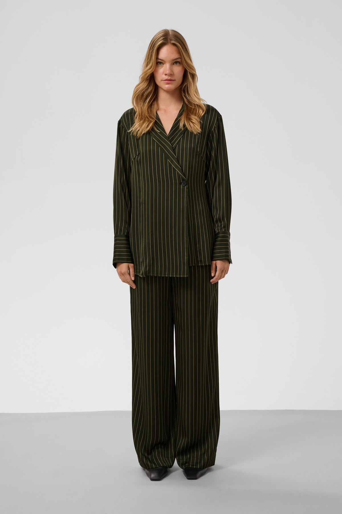 Front view of the Soaked in Luxury Cinna wide-leg trousers