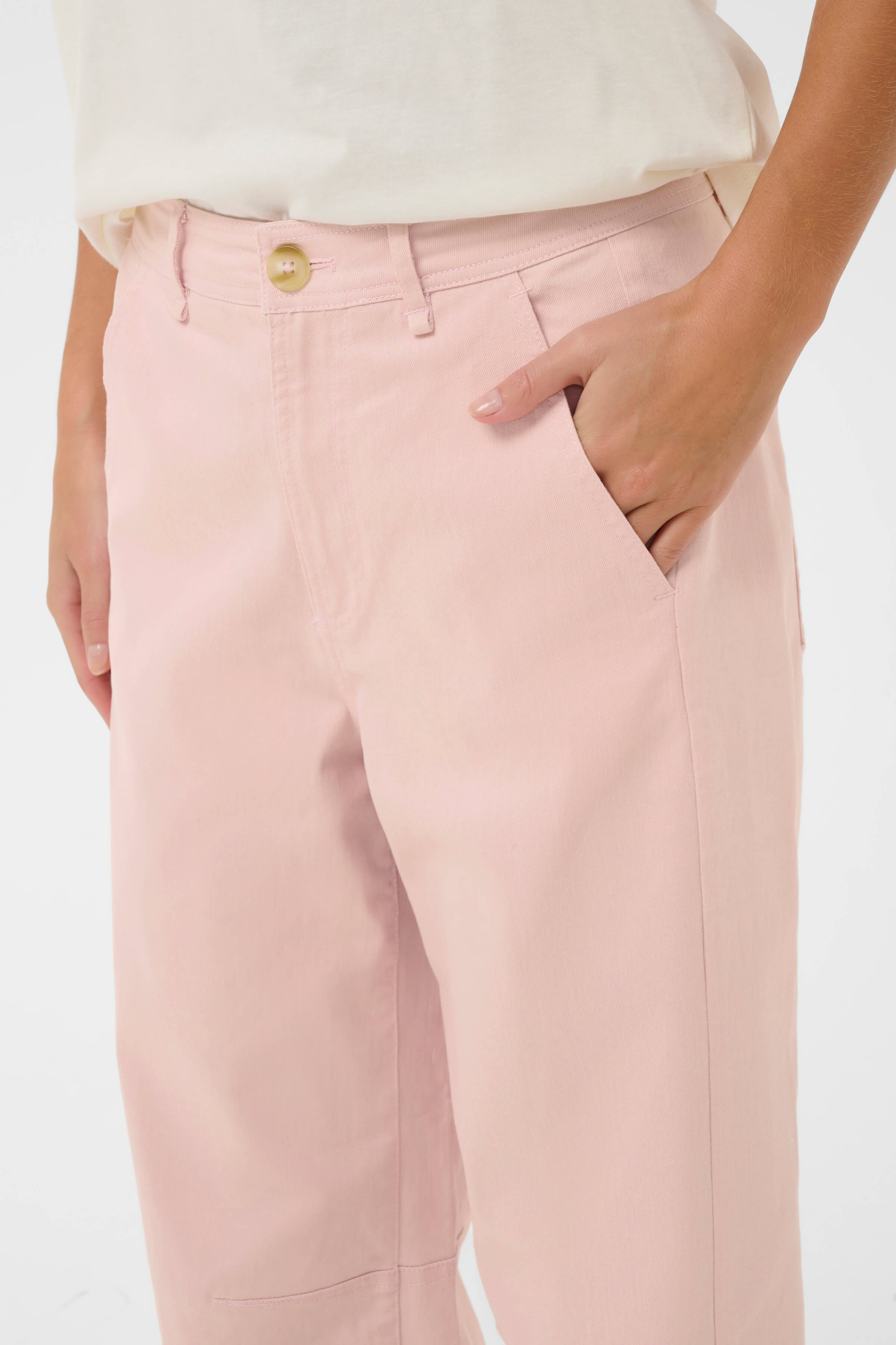 Pink barrel-leg jeans - pocket close-up