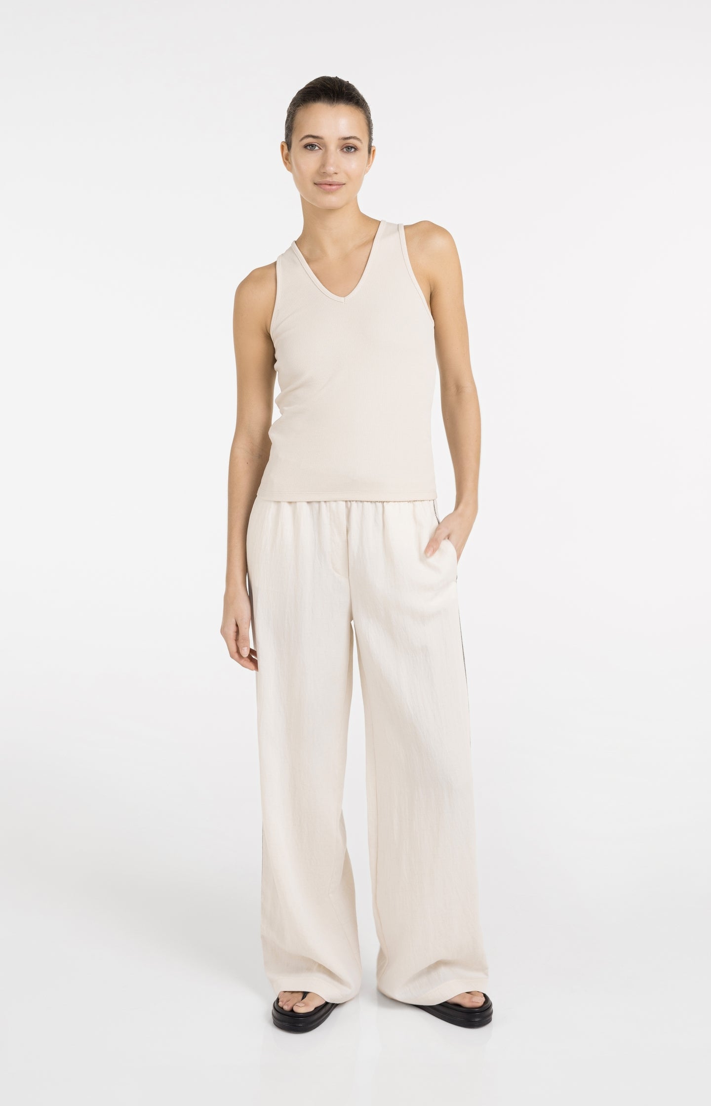 Summer trousers with contrast stitching