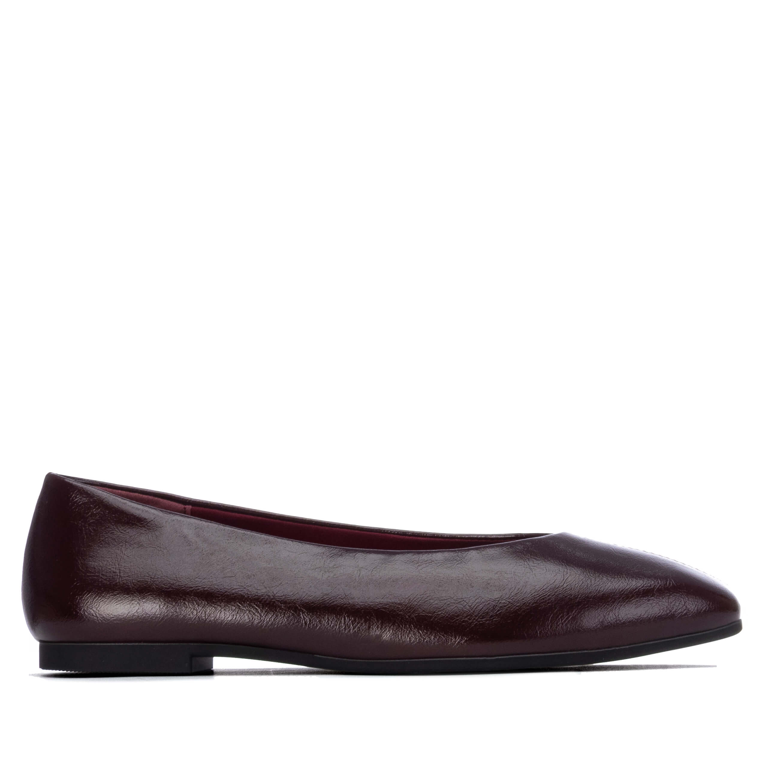 Women’s slip-on flat with a lightweight sole