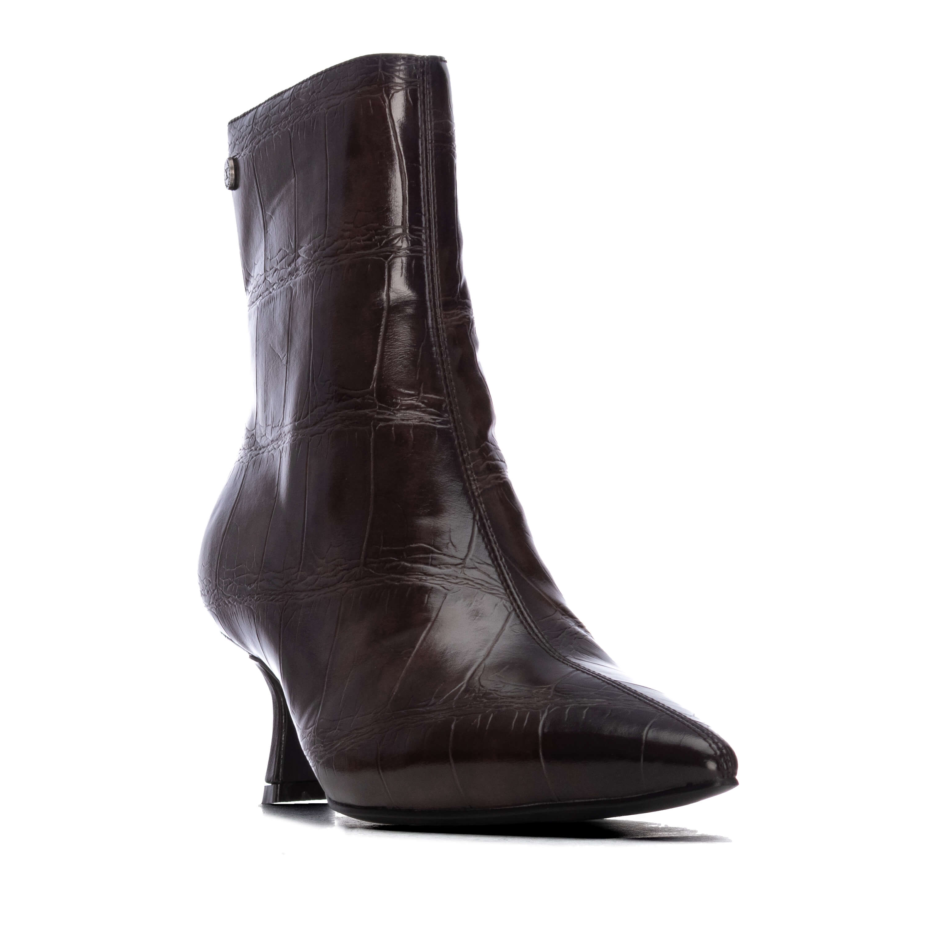 Elegant Xti ankle boot with inner zip fastening