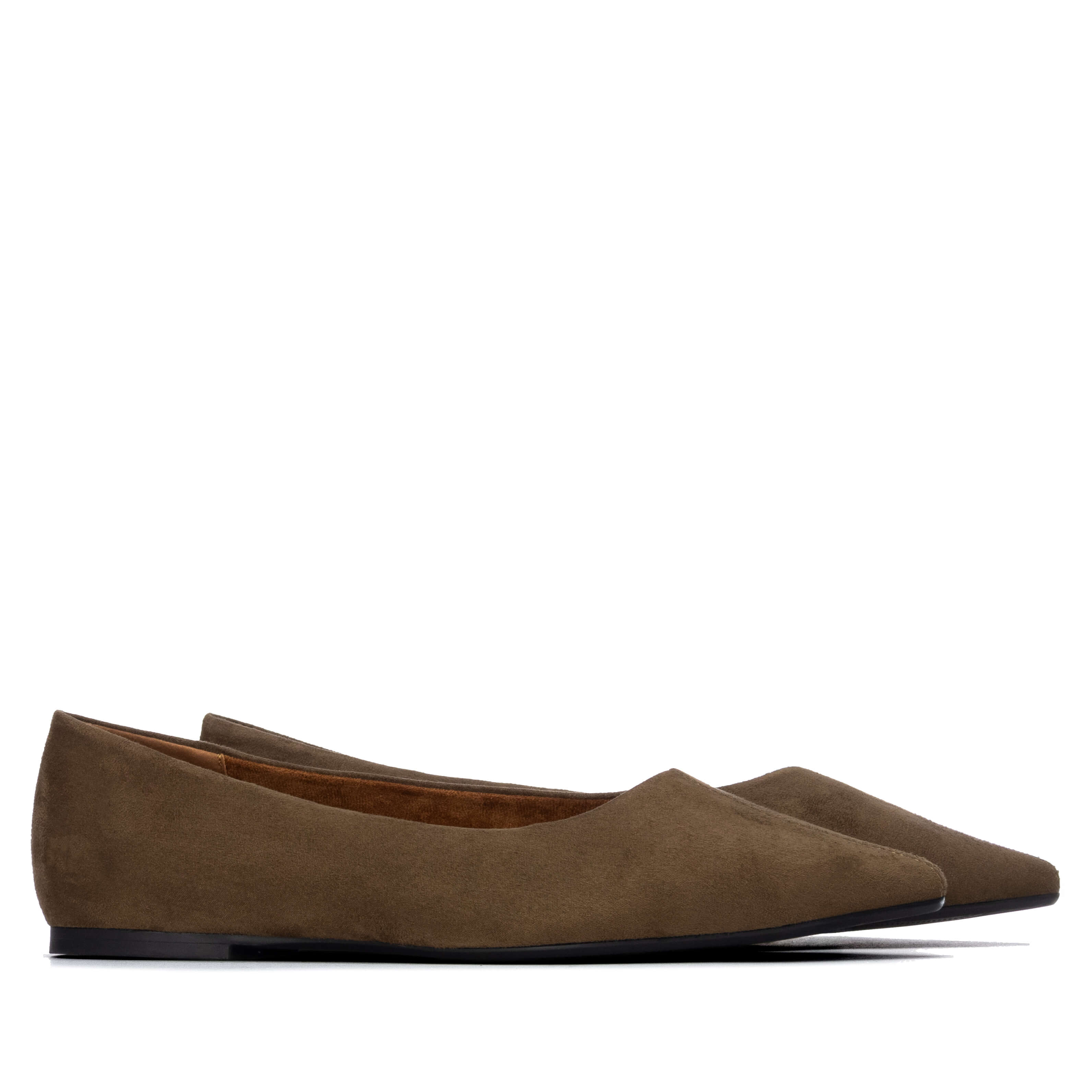 Women’s slip-on ballerina shoe with a lightweight sole