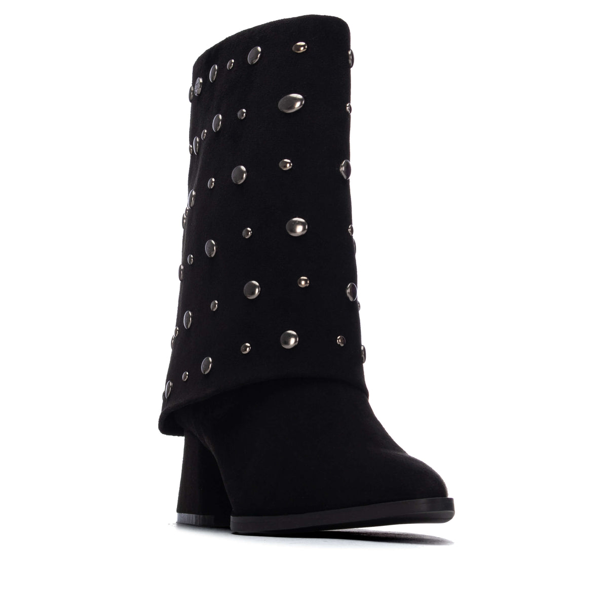 Women’s heeled boot with a streamlined toe