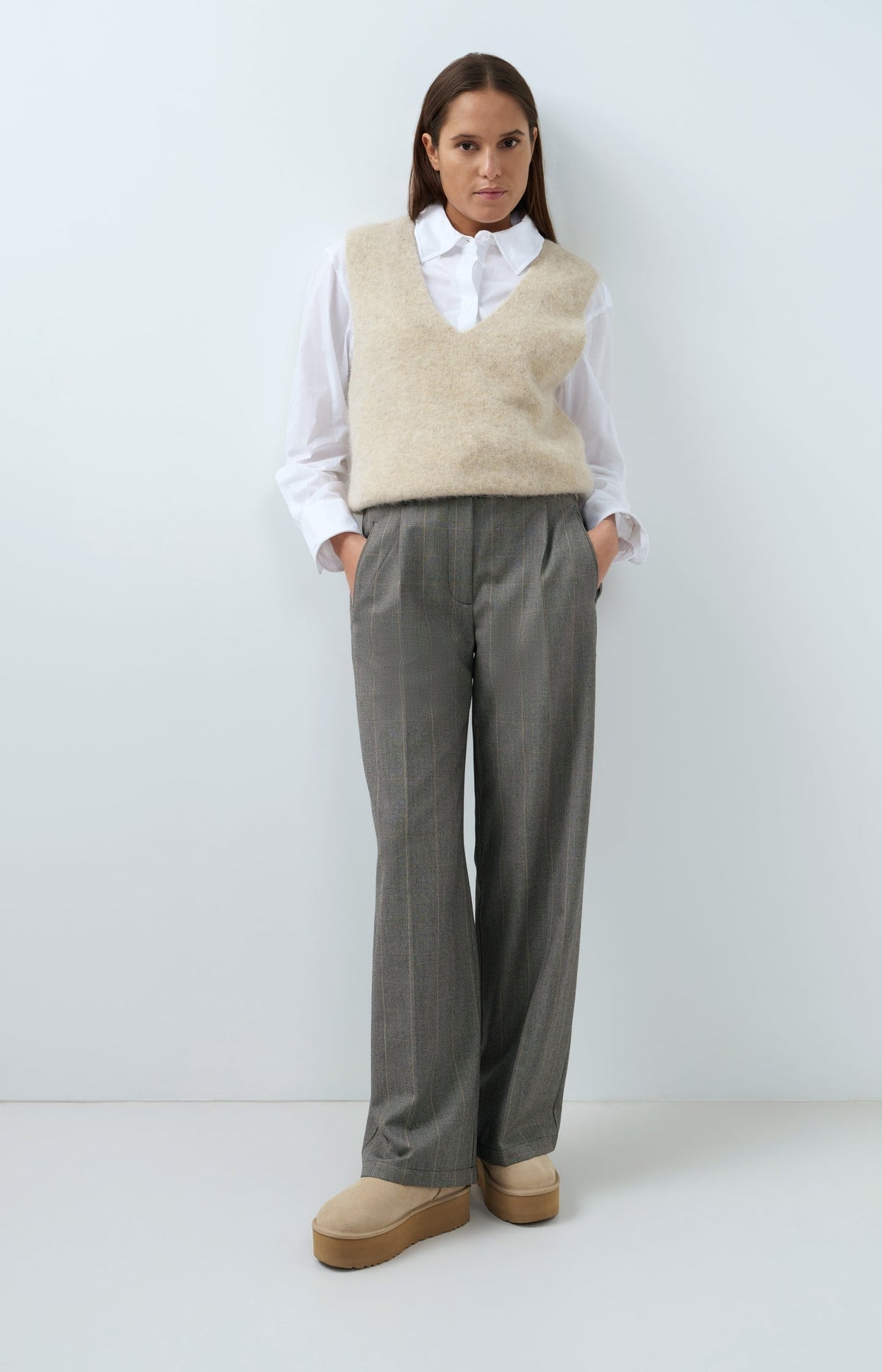 YAYA wide-leg pleated trousers on model