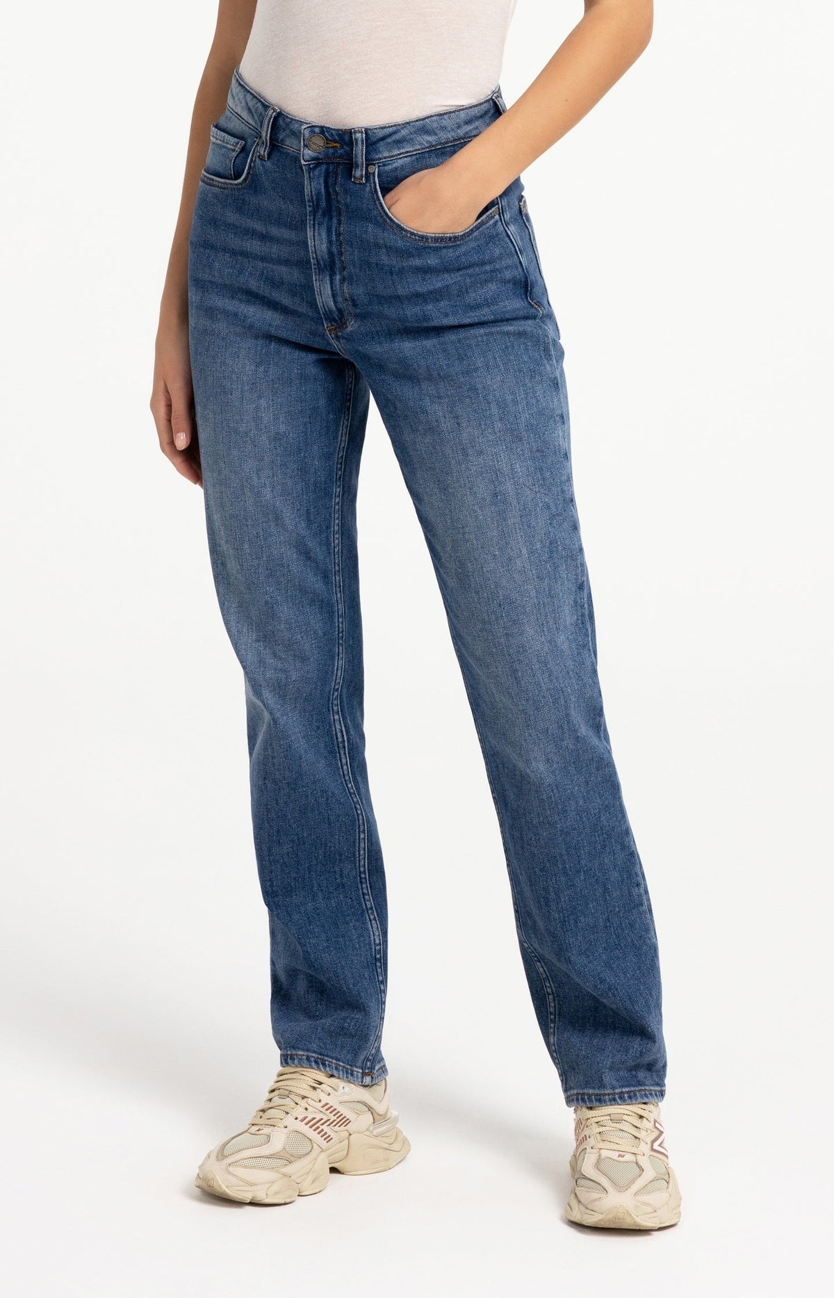 YAYA high-waisted denim jeans front view