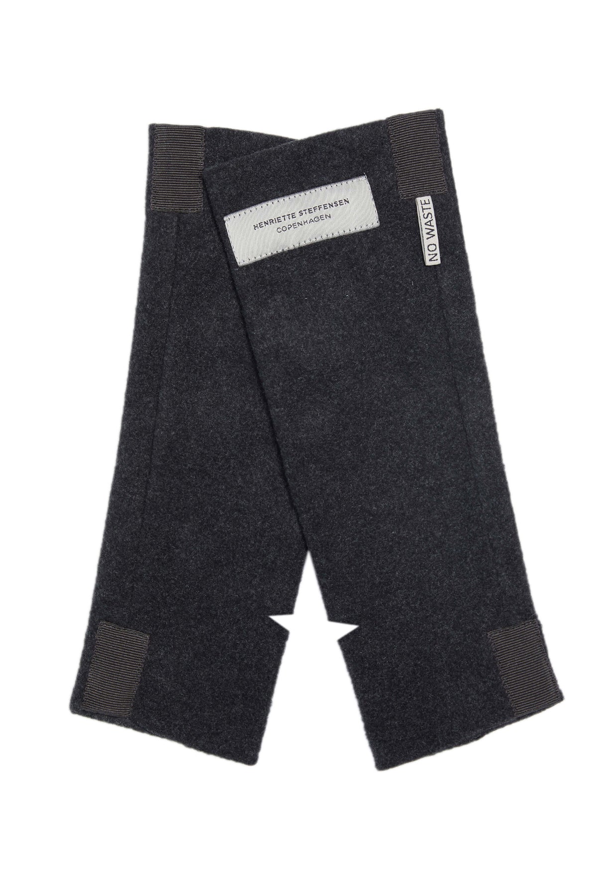 Freece wrist warmers in soft black