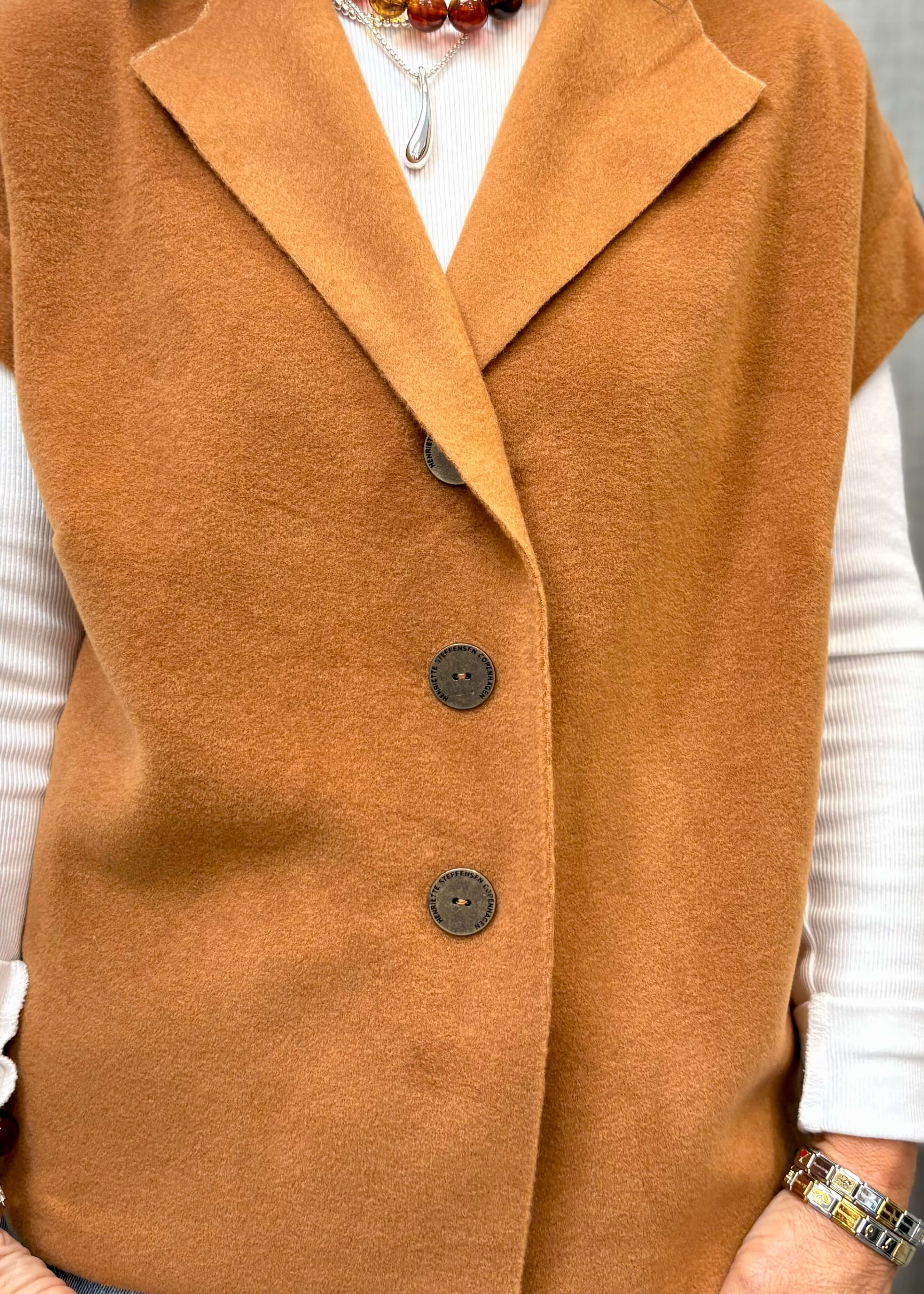 Fleece vest in rust 