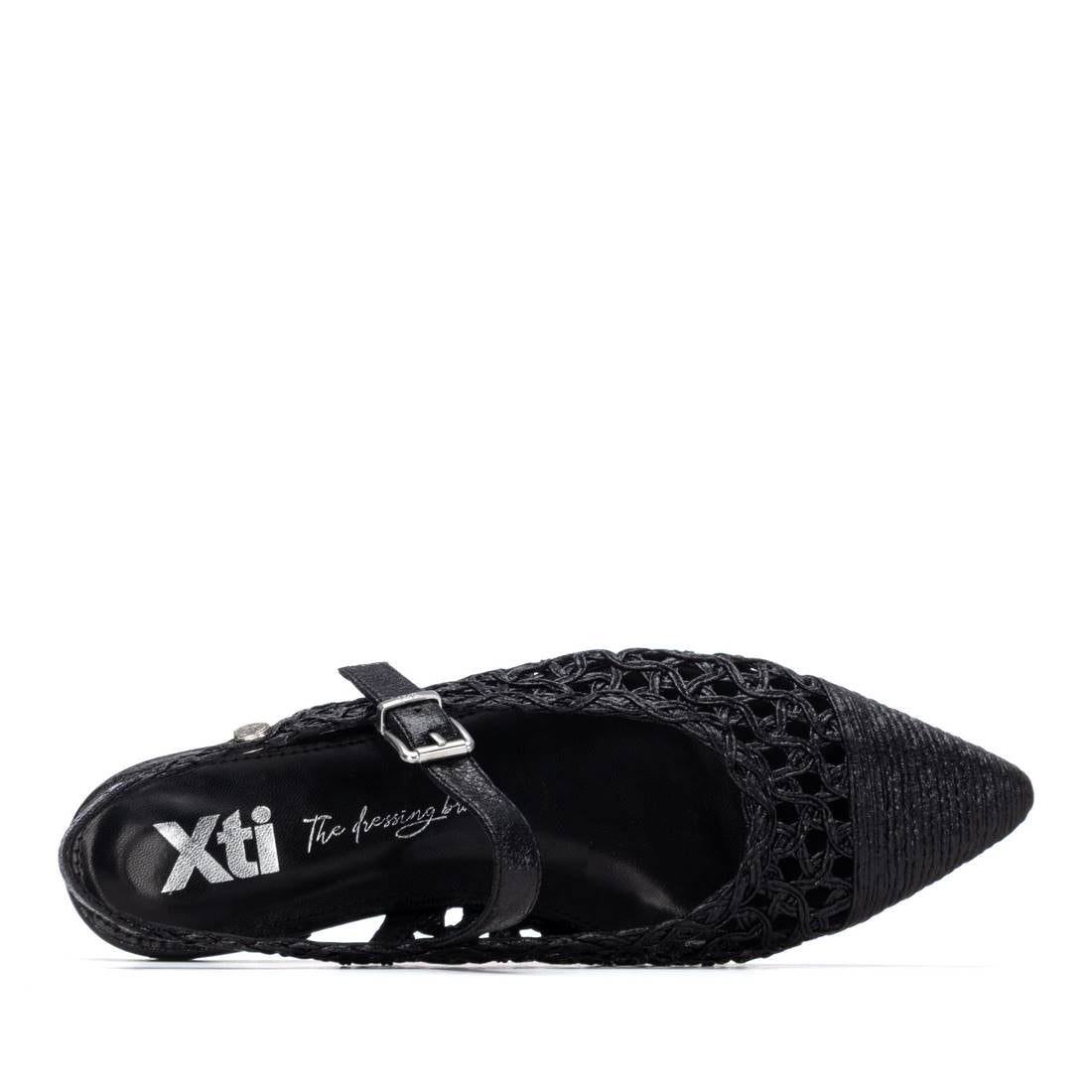 Black pointed-toe shoe with cut-out design and buckle 