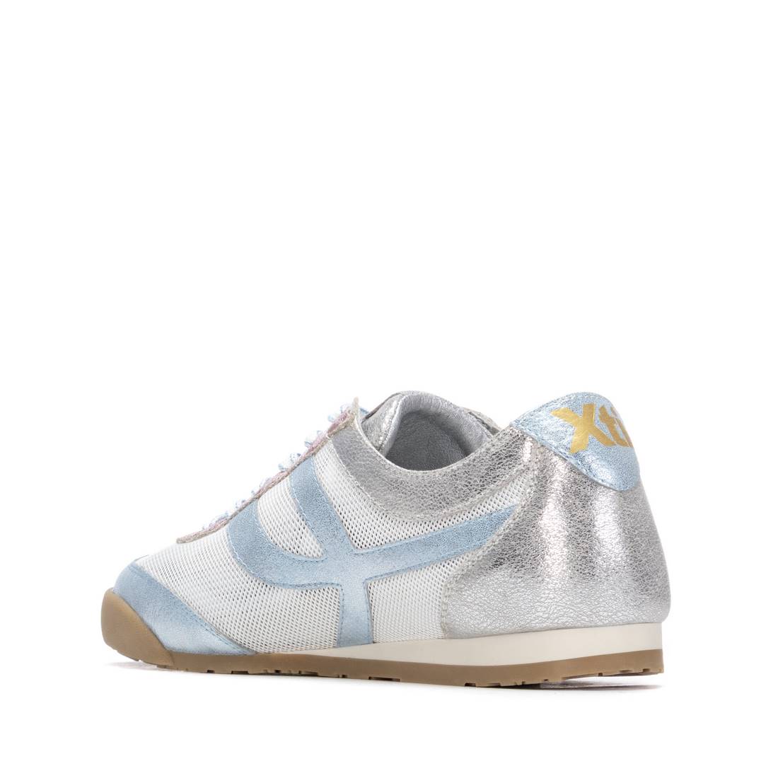 Mesh runner with blue, silver and pink details 