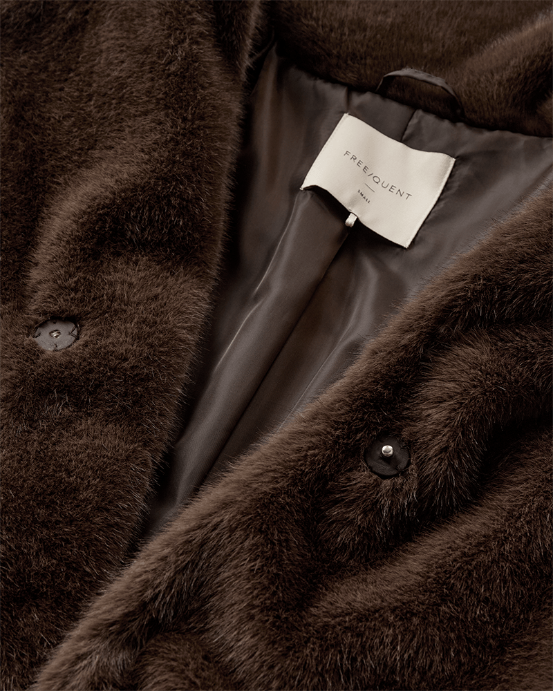 Freequent Minky long faux fur coat detail