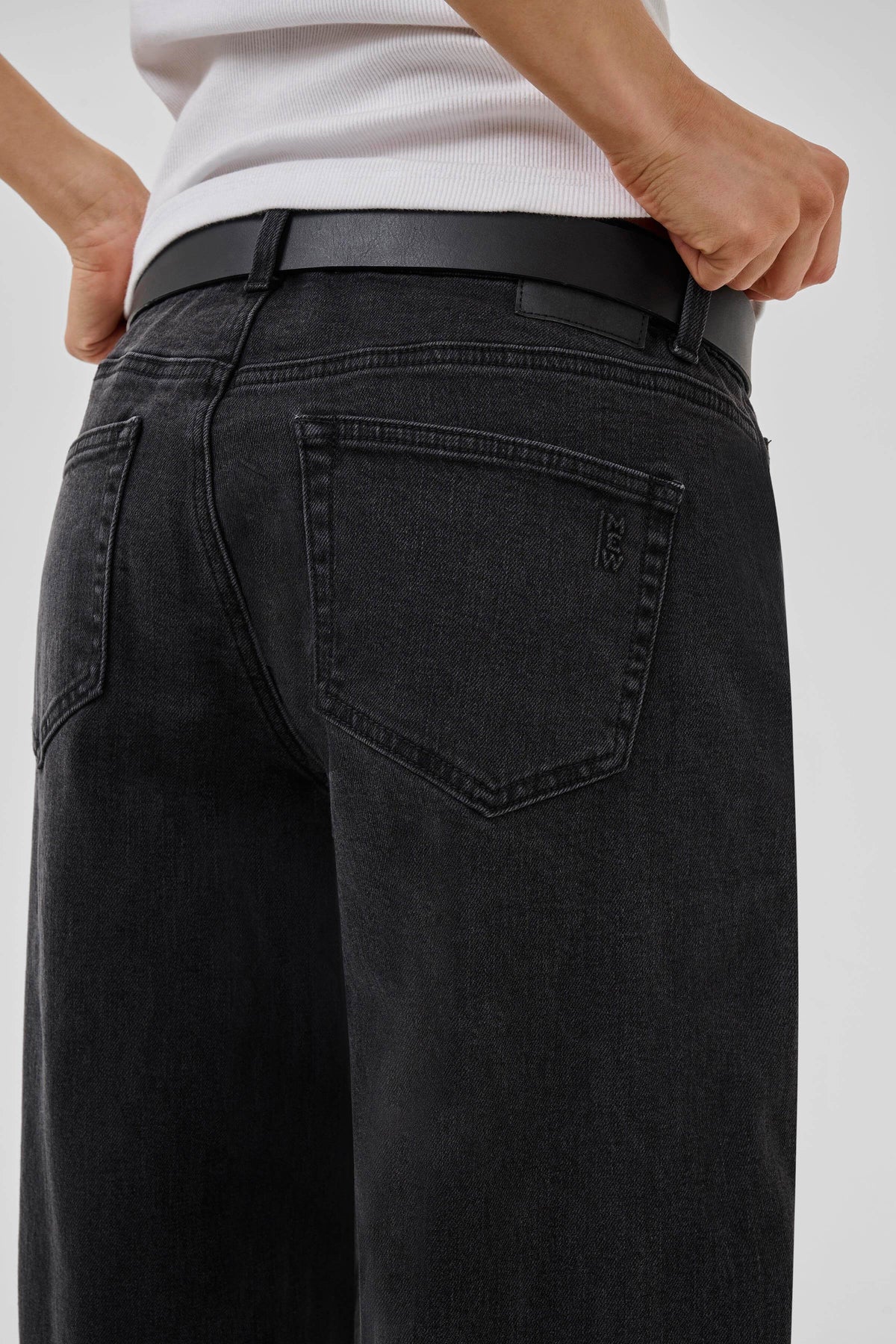 Back view of BalooMW five-pocket jeans