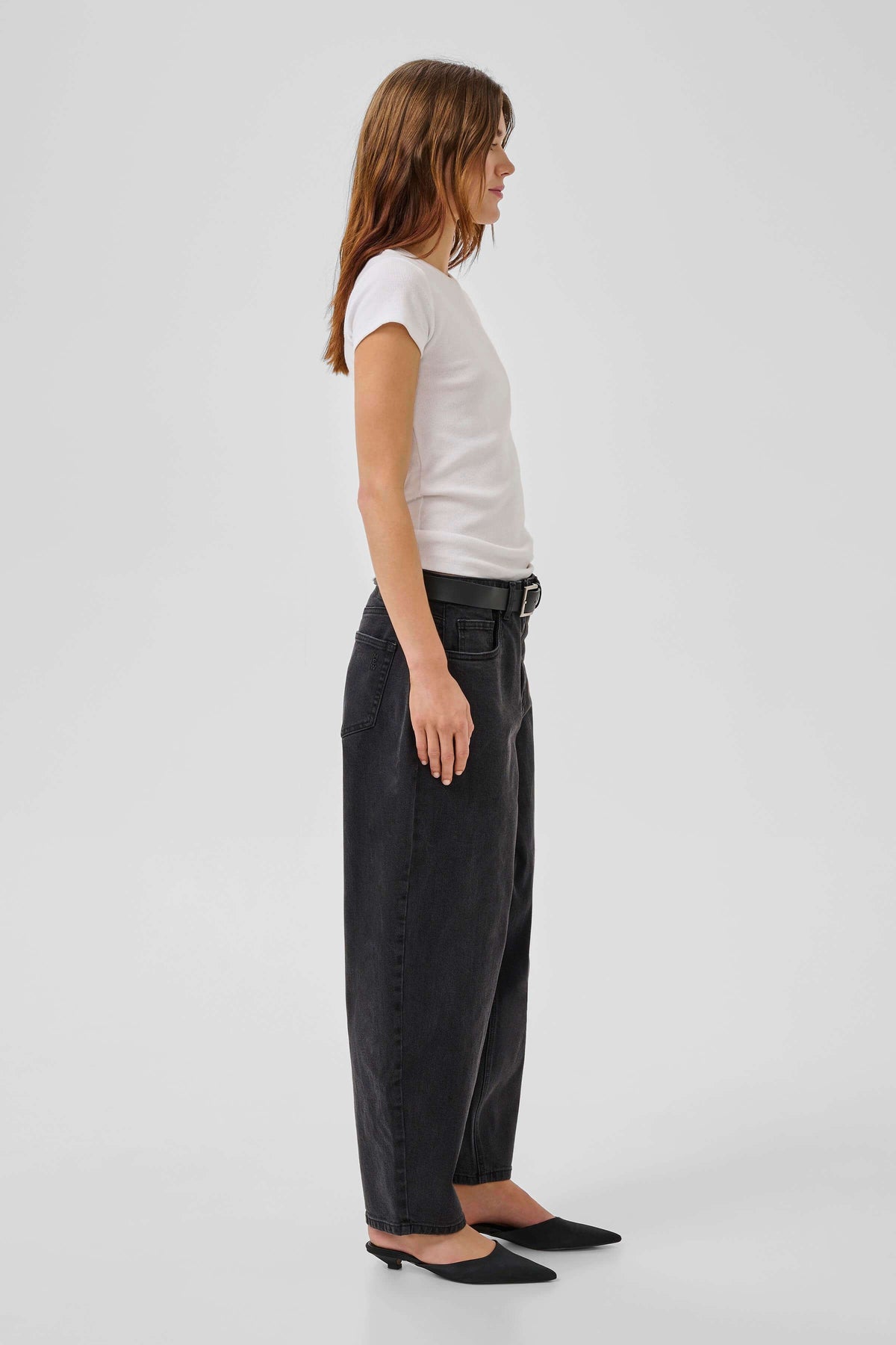 Women’s relaxed barrel jeans with five-pocket design