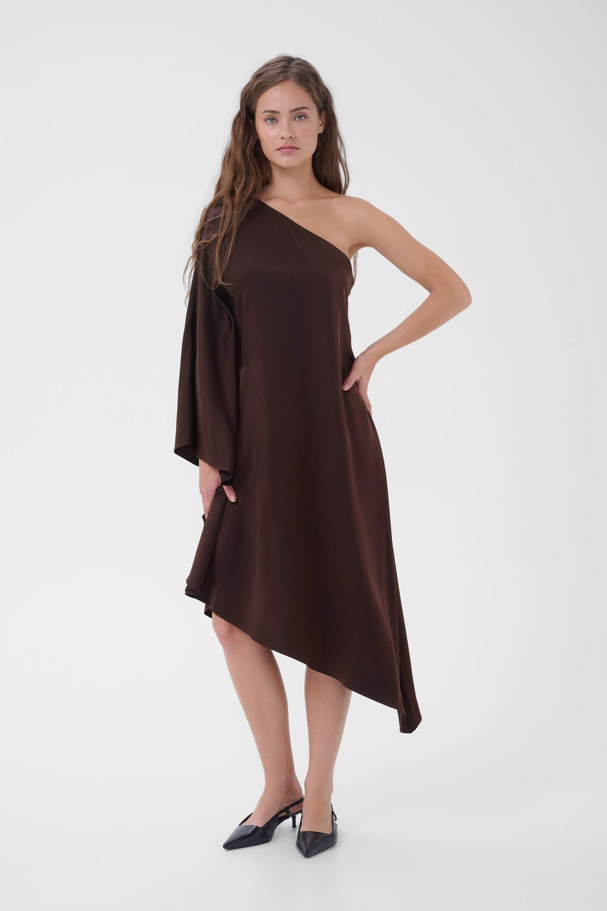 My Essential Wardrobe style 10705787 asymmetric hem detail