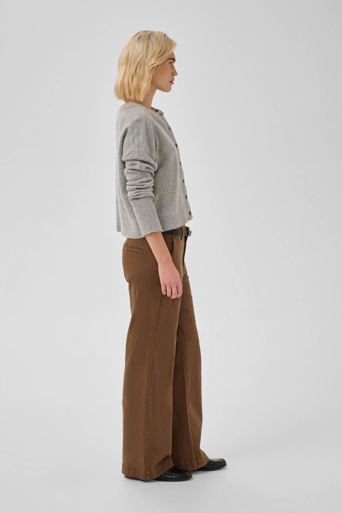 My Essential Wardrobe Lara mid-rise trousers side view