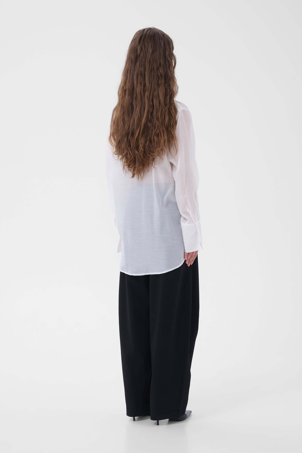 My Essential Wardrobe Smilla oversized shirt back model view