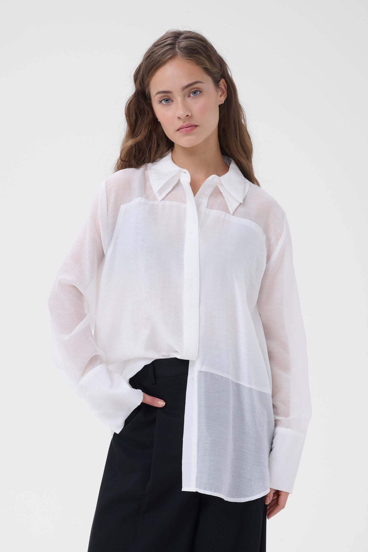 My Essential Wardrobe Smilla Oversize Shirt style 10705794 front view