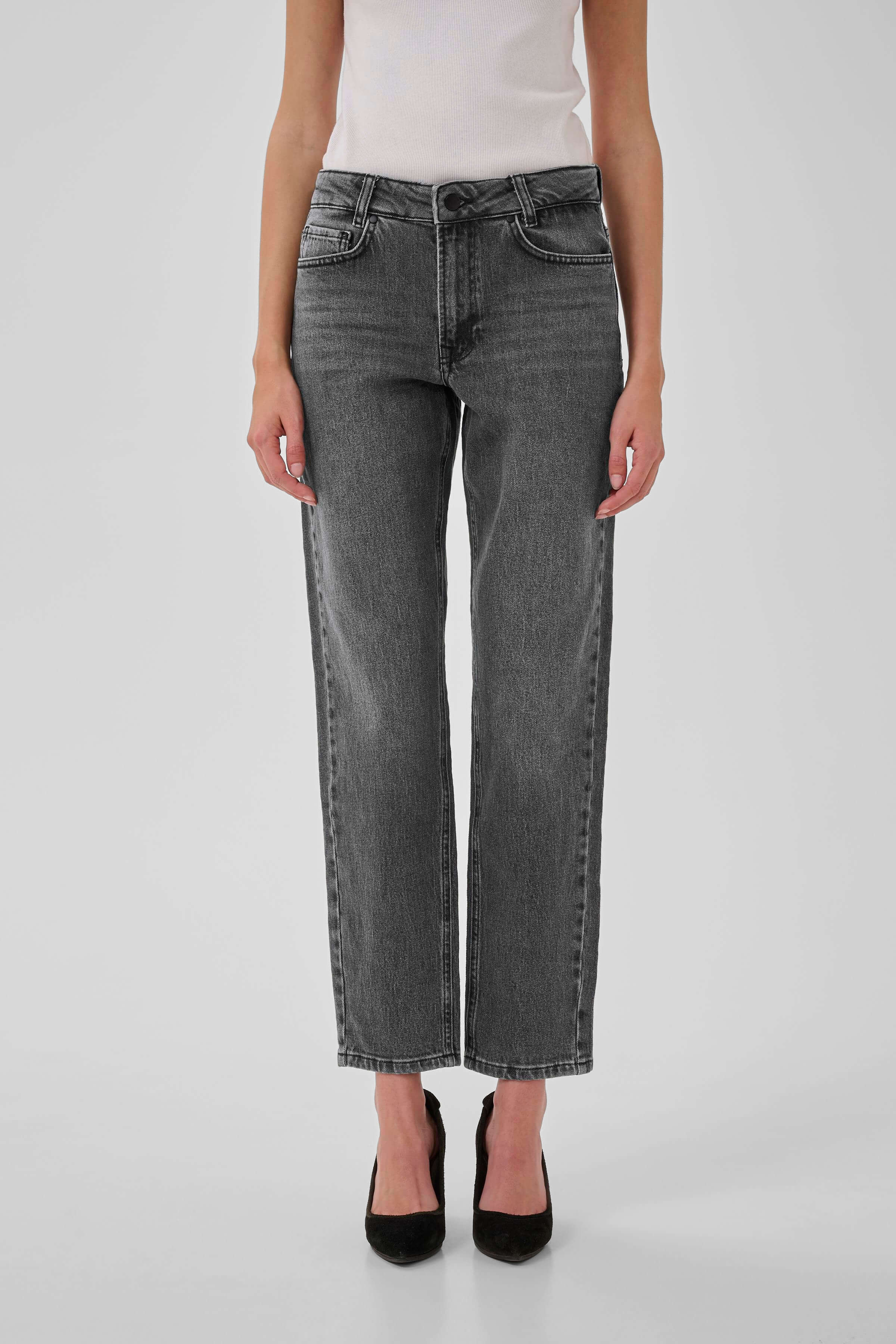 My Essential Wardrobe The Mommy high-waisted tapered jeans