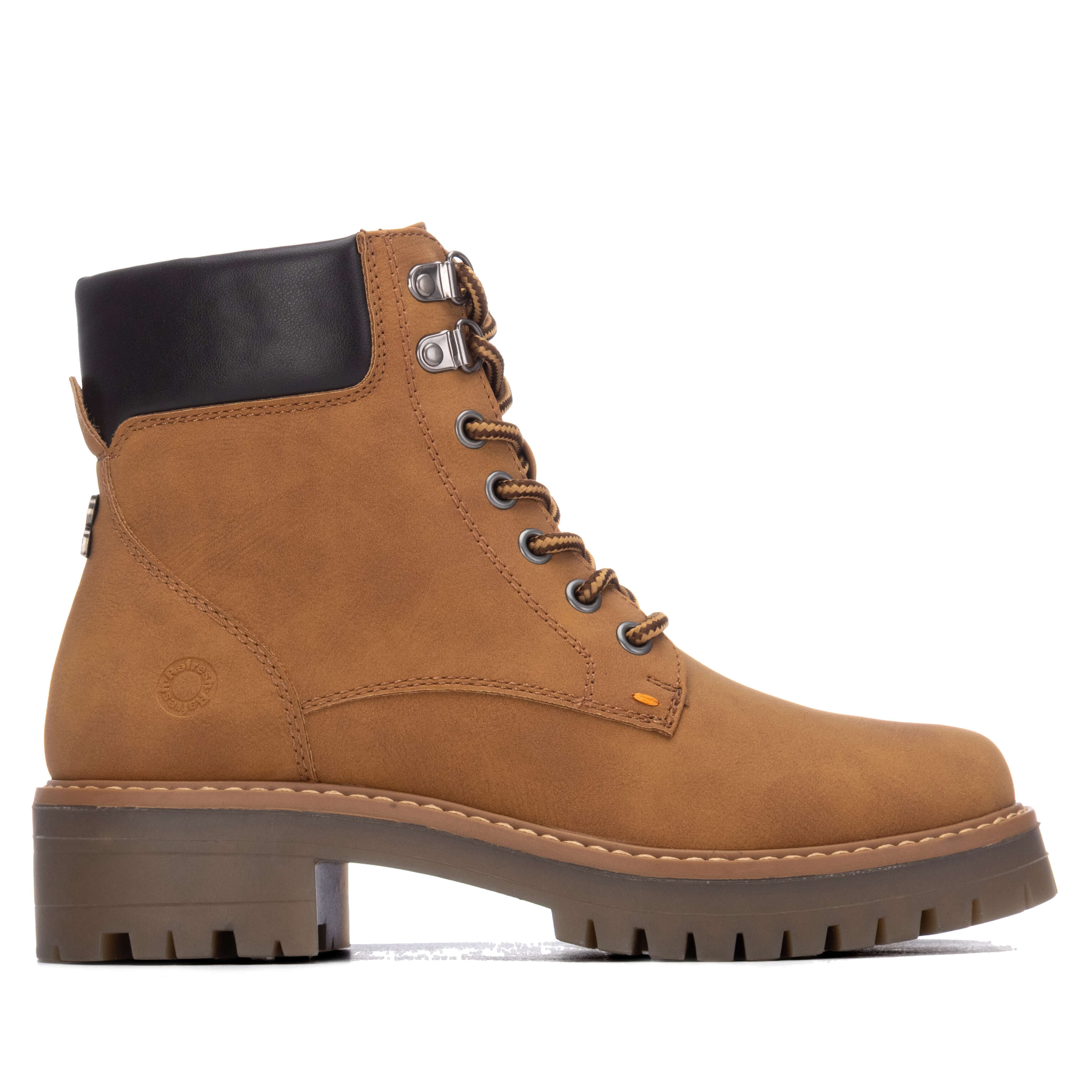 Refresh women’s lace-up ankle boots with a chunky treaded sole