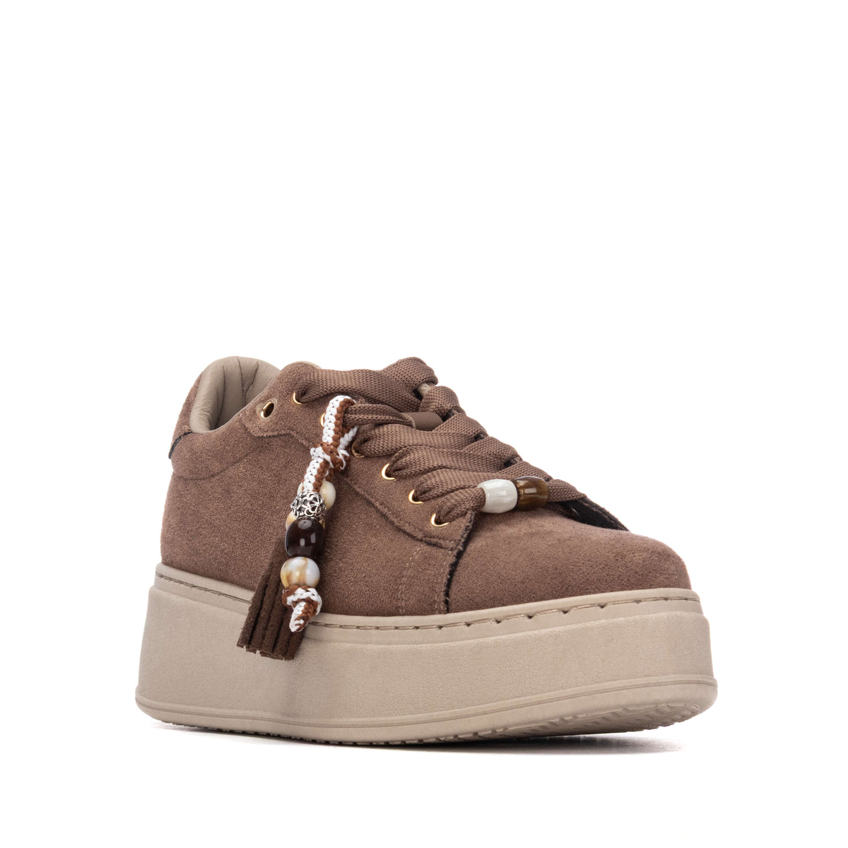 Refresh casual runners featuring adjustable laces and a chunky rubber sole