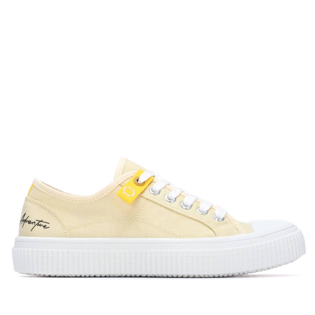 Yellow textile runners on a white sole