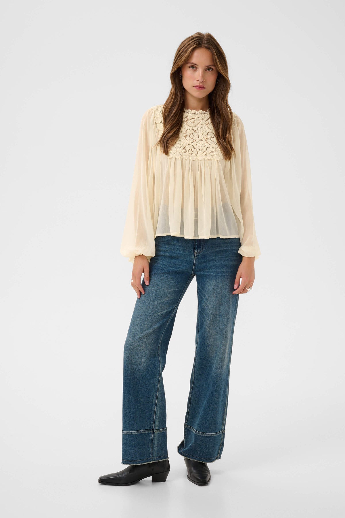 Saint Tropez UlenkaSZ blouse with a slightly cropped hem