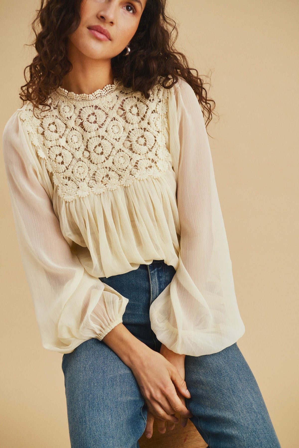 Saint Tropez UlenkaSZ blouse in Sandshell with lace detailing