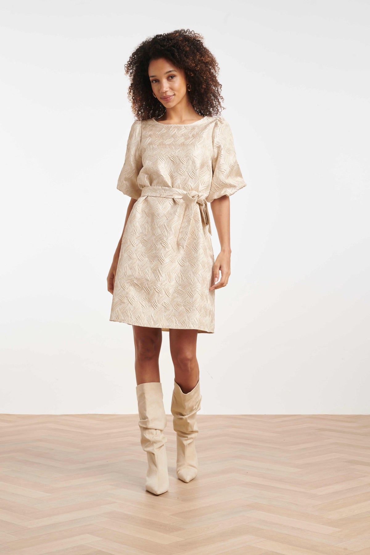 Smashed Lemon textured belted puff-sleeve dress