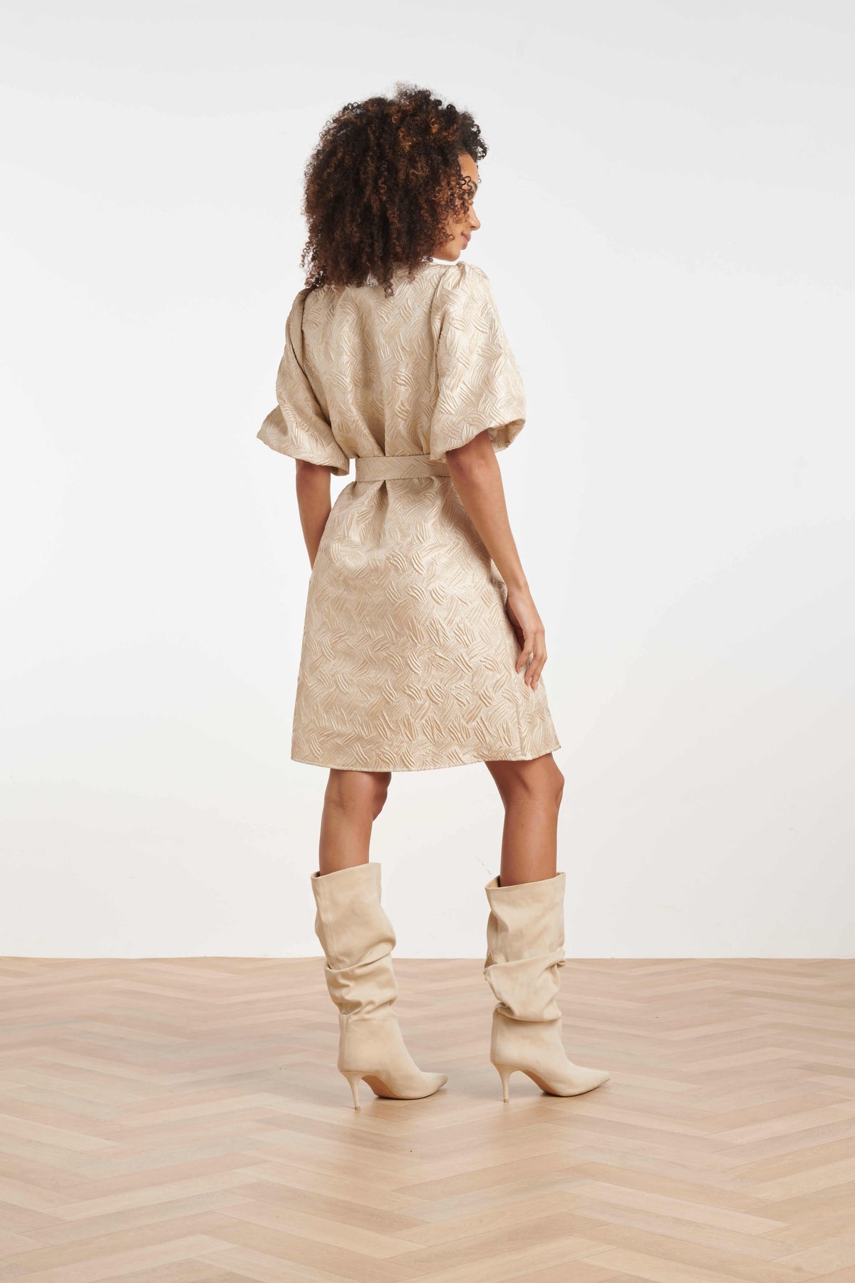 Women’s round-neck dress with a raised woven pattern