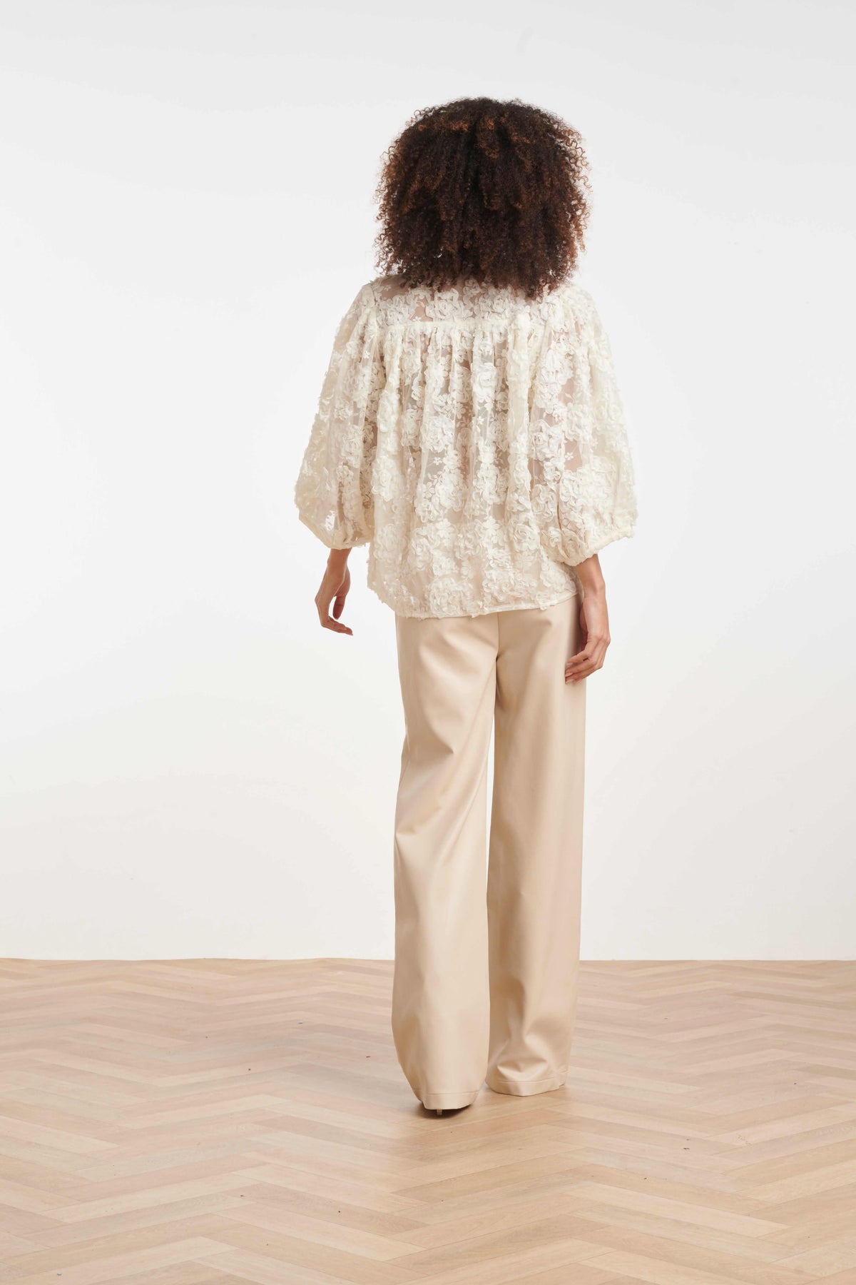 Women’s high-rise trousers with a smooth leather-look finish