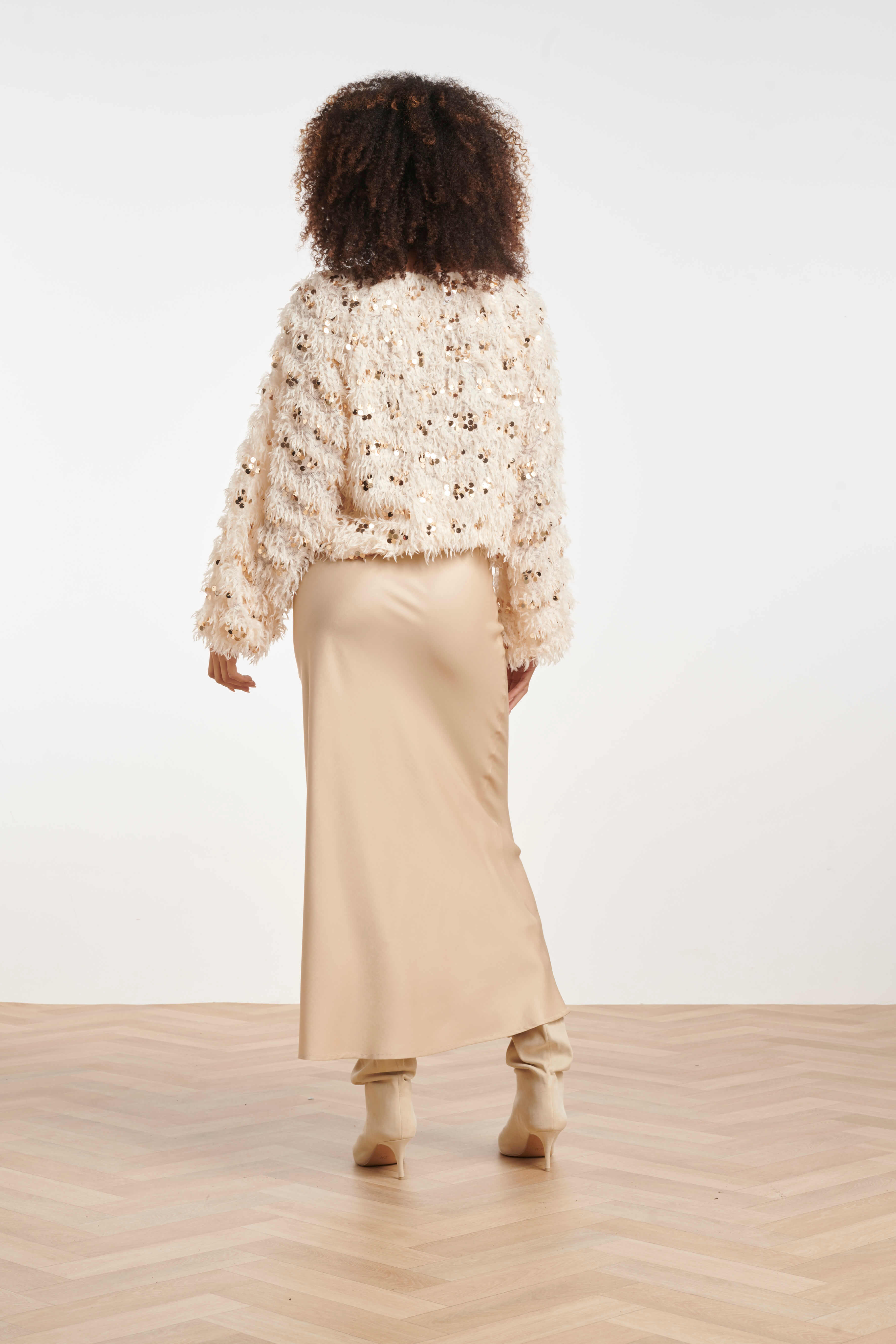 Women’s relaxed boxy top with a round neckline