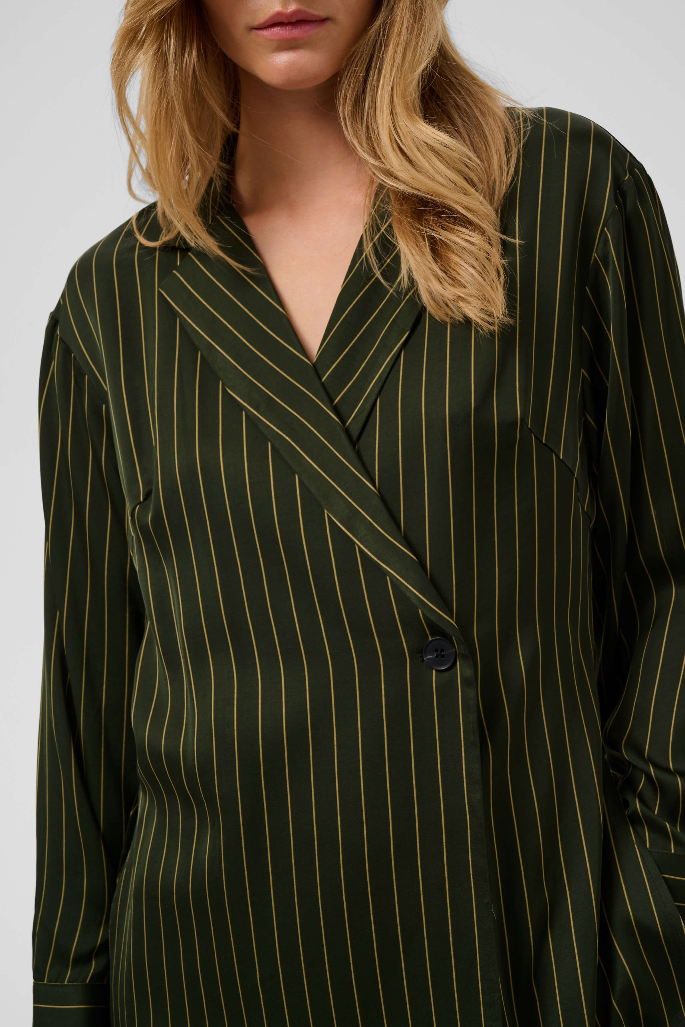 Cinna blazer-inspired shirt with a classic lapel collar